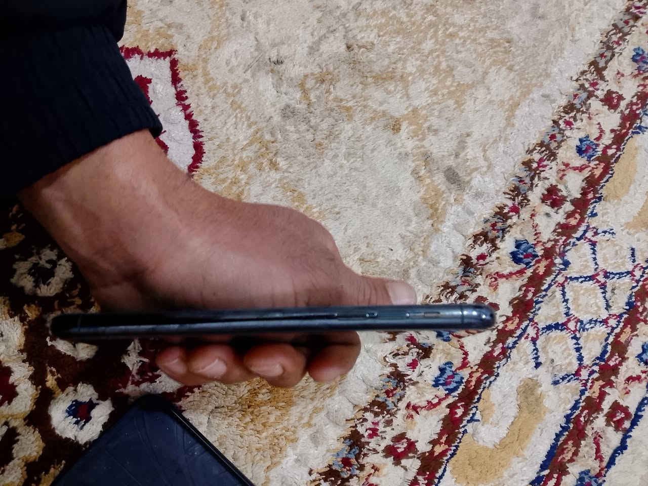 سلام عليكم لبيع ايفون 11بروم ماكس  ذاكرته 256بطاريه 100مبدله السعر 325وبي مجال *********** قير متواجد عل فيس
