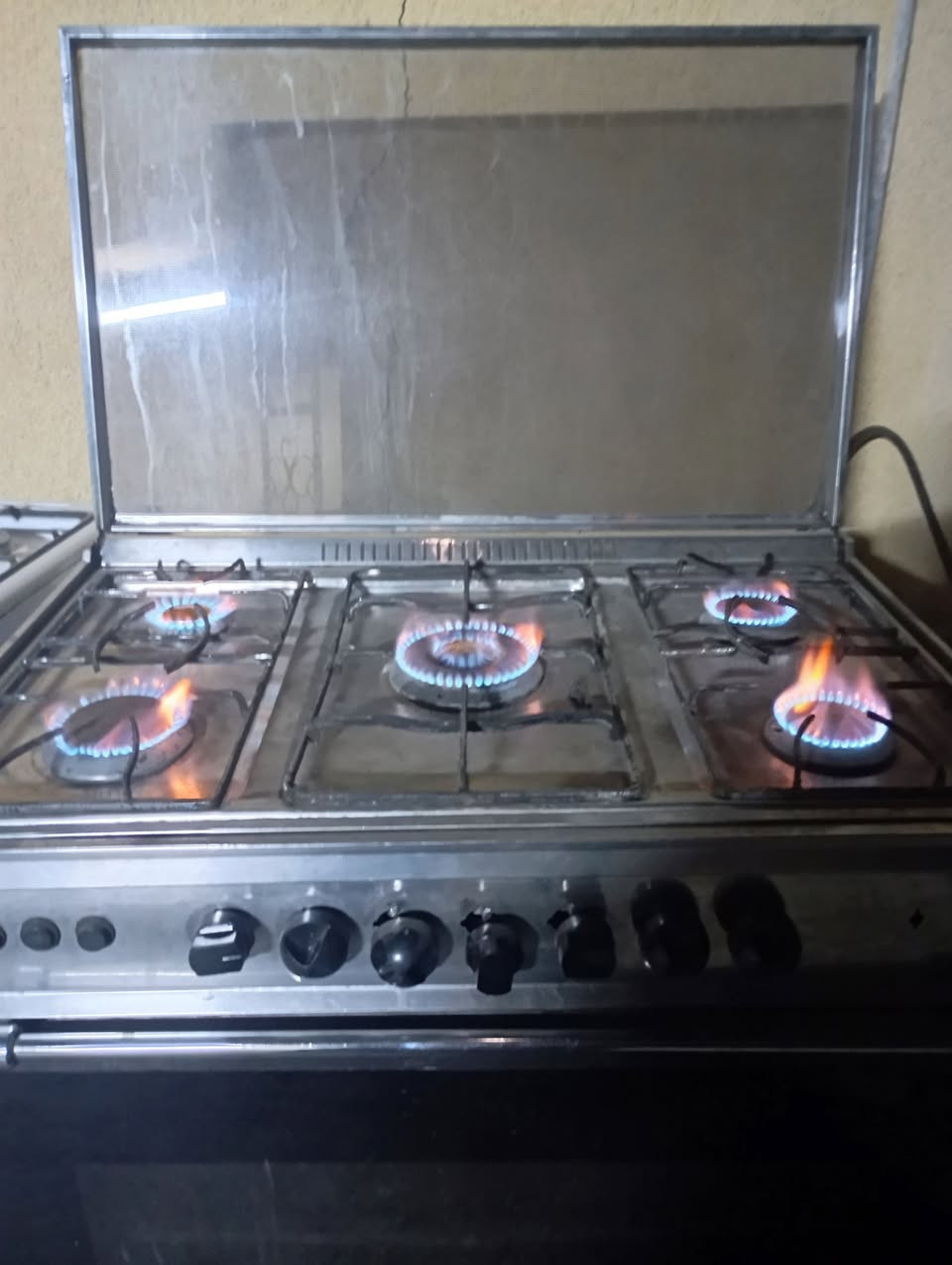 طباخ خمس عيون عشتار كله شغال سعر 150مكان ابوغريب موبايل***********
