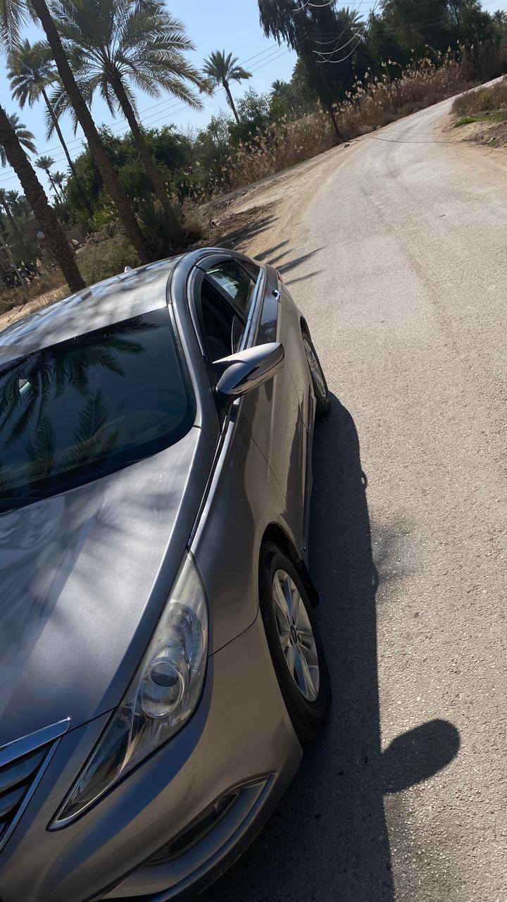 سلام عليكم سوناتا موديل 14 كصه جنطه متومه رقم وسنويه مطابق لشاصي فول مواصفات ماعدا الفتحه السياره بانزين مكينه 2000دووش العنوان كربلاء السعر 52وبيها مجال قليل ***********
