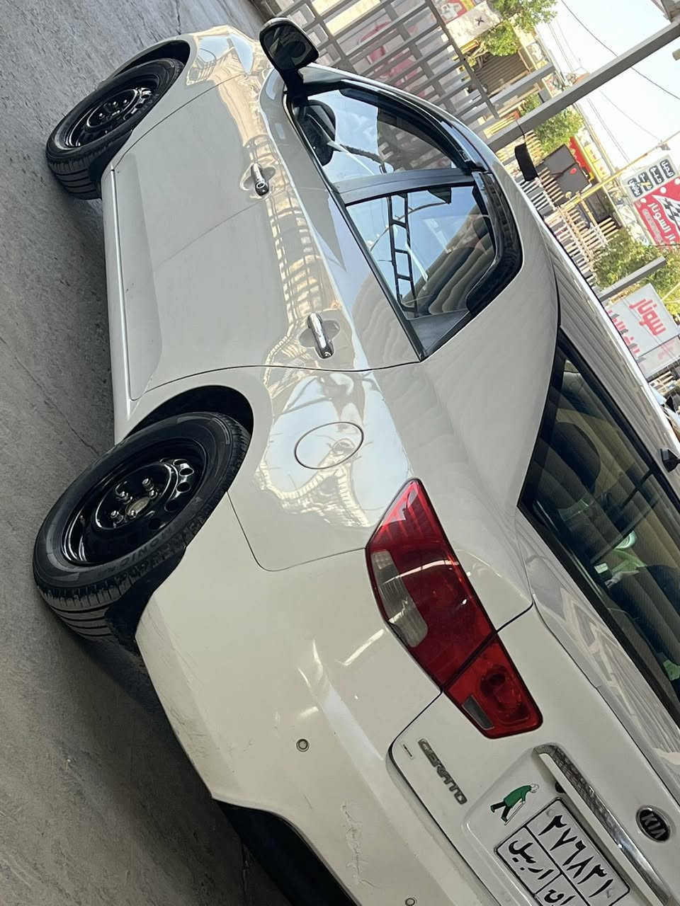 السلام عليكم من رخصت الادمن المحترم سيراتو 2013 فول مواصفات السياره شرط ترايها اخت زيرو 
السياره بيها قطعتين فقط بدون فتح فقط رش كفاله من الضربه من الحالوب والفتح   جديده حيل  بلعافيه ع ياخذها 
بسم كردي تريد تحويل وكاله حاضر ماكو اي مشكله
مكينه 1600 دوش كفاله 
حداديه أمامي خلفي بلكارتون 
تخم تاير جديدة 
شرط تبريد ثلج
حساسات خلفيه 
تحكمات ستيرن
تحكمات بلستيرن 
اشاير بالمري فتحه 
كير ومكينه ع وضع الشركه شرط الفحص 
#ملاحضه السياره جديدة وبلعافيه ع ياخذها 
ا فقط مكاني بابل القاسم ***********
