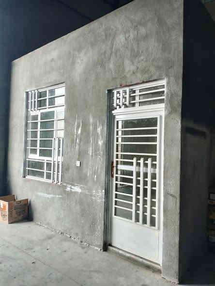 السلام عليكم 
جملون  للايجار 
المساحه 600 متر 
العرض 15متر  الطول 40 متر 
يحتوي على غرفه حجم5×4
كامل وجاهز للايجار جديد وغير مستخدم 
الموقع مثالي يقع على طريق العام  حصوه حله مقابل محطة الغصون مقابل معمل الهادي للاعلاف
***********
