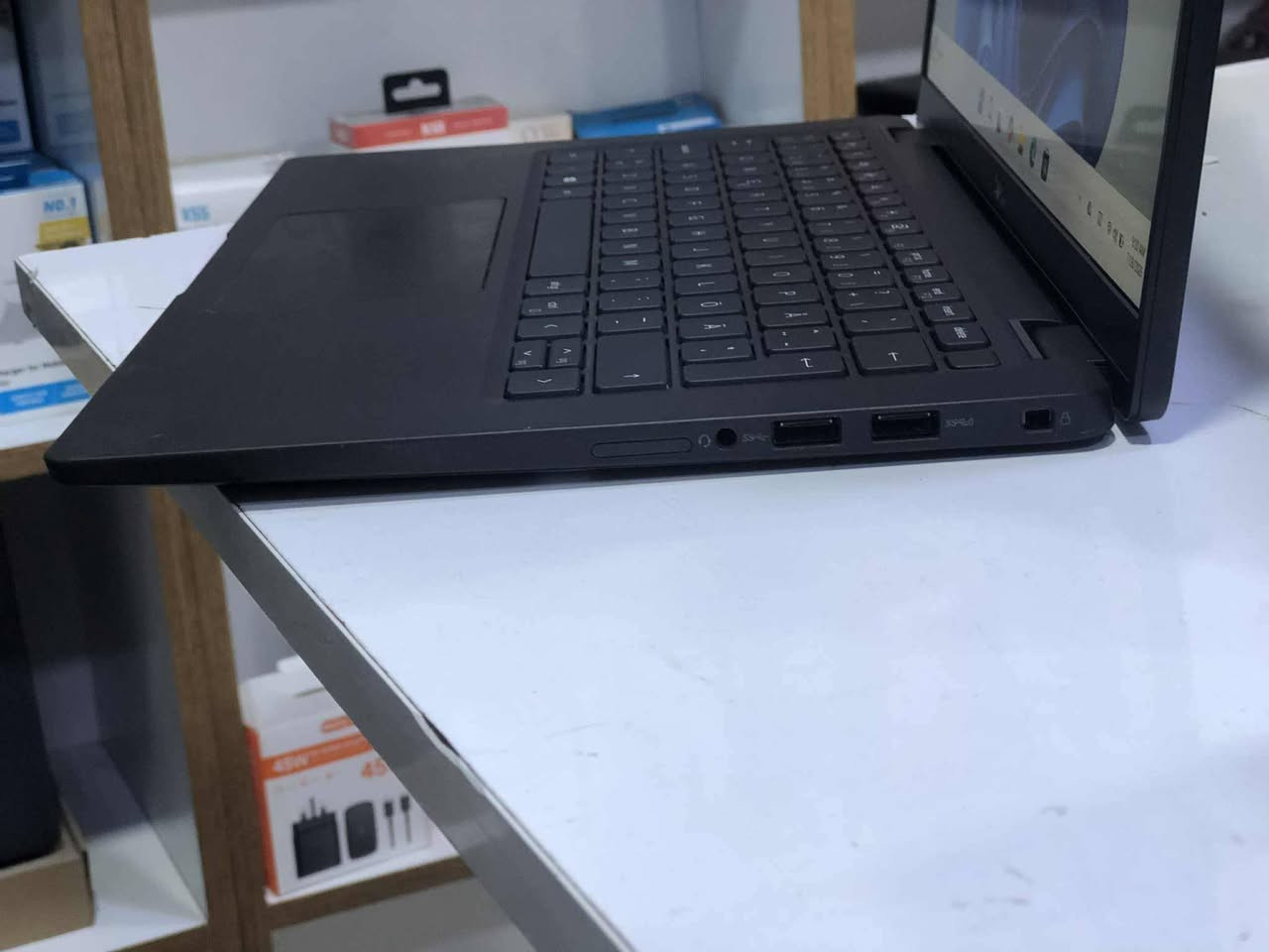 معالج intel core i7-10th
Generation 10  جيل العاشر 

رام  32 كيكا نوع ddr4 

هارد  512 GB ssd
شاشة لمس 

شاشة . FHD 14  inch  

كارت شاشة داخلي intel SHARED 16 gb 

کیبورد ضوئي 

 2 منافذ USB 

1 منفذ Type-C 

1 منفذ SD card 

منفذ hdmi

😍😍السعر 480 الف دينار❤️❤️

الهدايا
الشاحن اصلي type c
الجنطة
ماوس وايرلس 

مكاني قضاء كلار. السليمانية 

التوصيل متوفر لكل محافضات العراق 

للتواصل ***********
