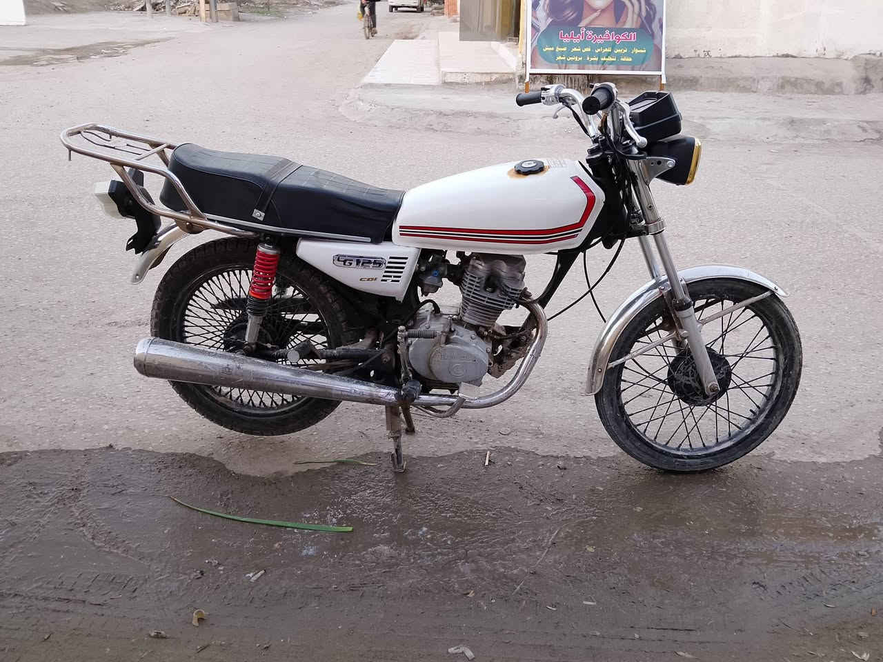 اربعه كير كلك . بدون اوراق.  كله. شغاال. وجديد. سعرها 300وبيها مجال. مكاني الهاشمية.
***********
