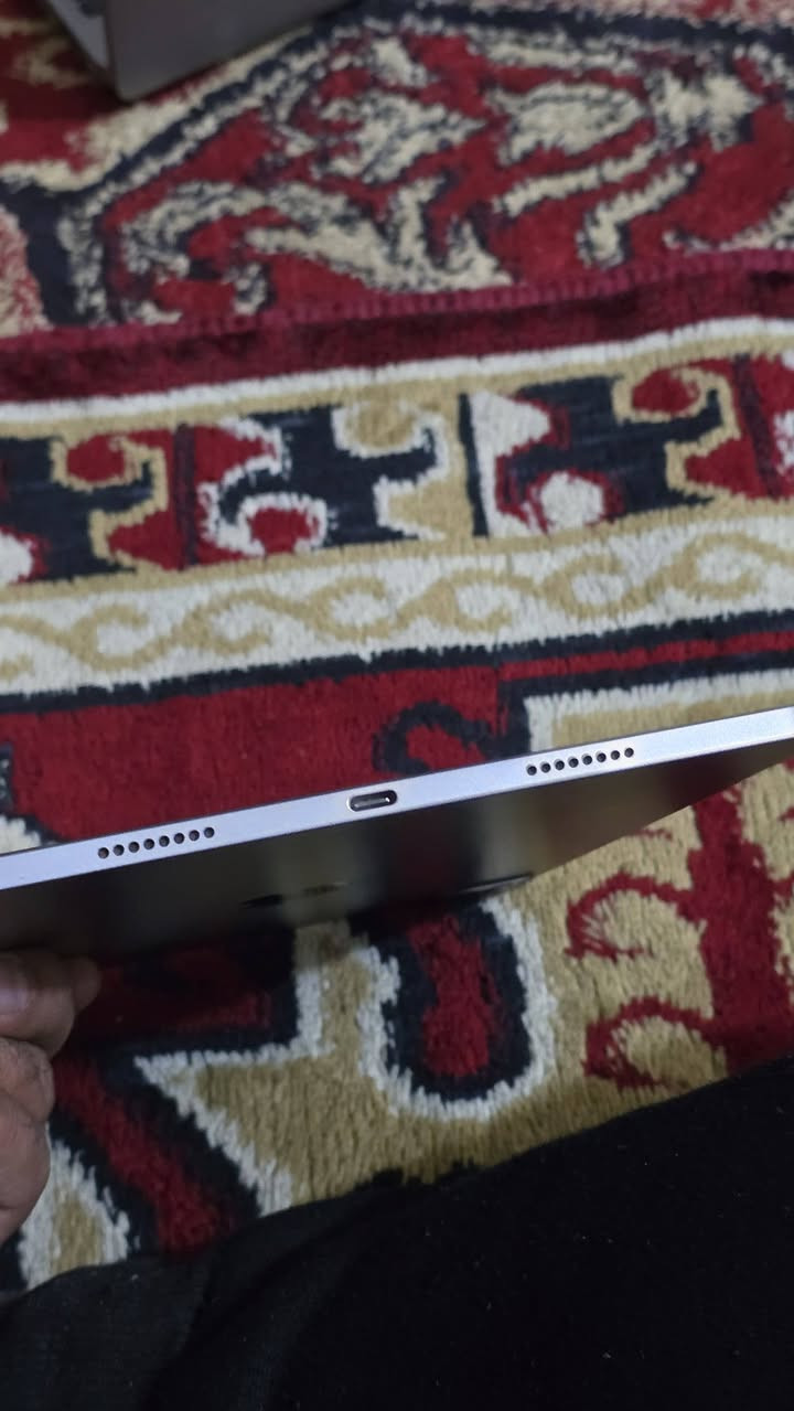 ايباد 11برو الجيل الرابع مكفول كفالة عامة ذاكرة 256 كامل ملحقات شاحنة +كارتون السعر 850 وبي مجال مكاني بغداد المحمودية اتصل ***********
