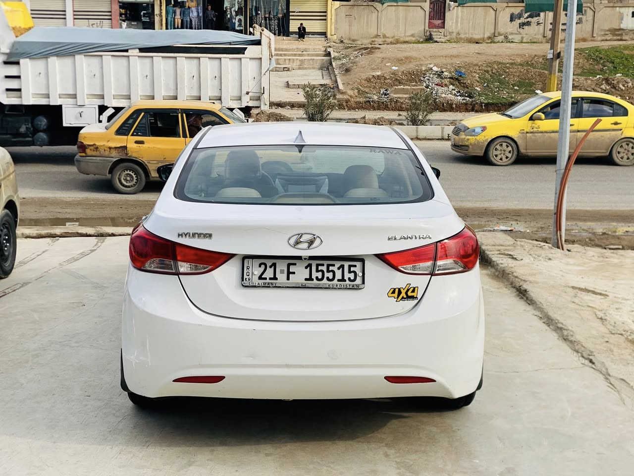 سلام عليكم النترا 2013 خليجي مواصفات معروفه السياره ضرره نص بوند وجوا المرايه مال جيهت السايق ضرر وباب الورا الي من جيهت السايق صبغ بدون ضرر وجاملغ شويه 
محرك 16 يعني 1600 تبريد ثلجج تتفى نار 🔥 مكان السياره موصل جانب الأيسر شرط التحويل 
لتواصل علا هاذا الرقم ***********
