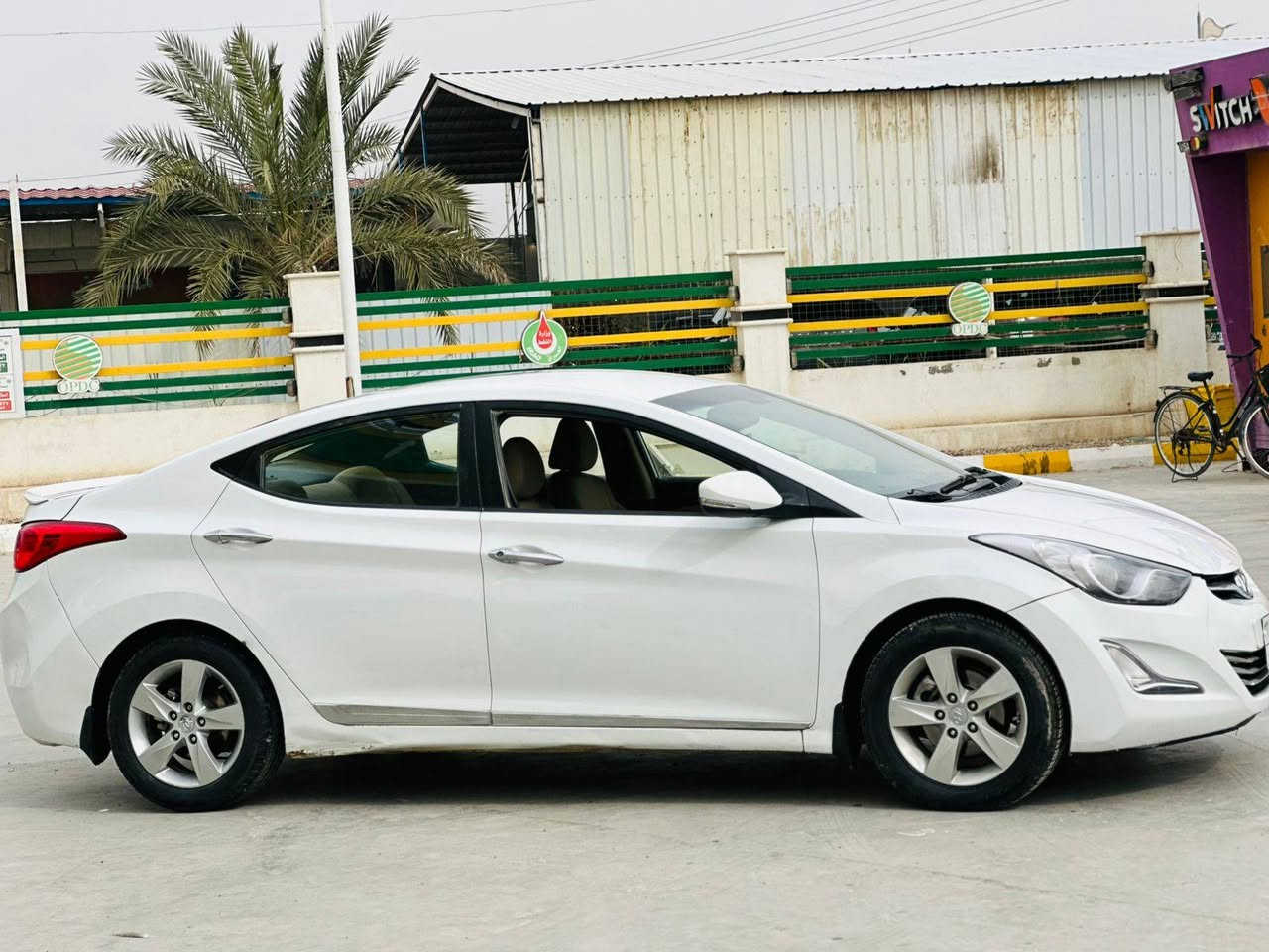 الالنترا خليجيه 
موديل 2013
السعر 89
حجم المحرك 1600بي صوت رواجز 
بس لا تبخير ولا صرف
سونار منشور 
للاستفسار *********** بغداد, العراق
