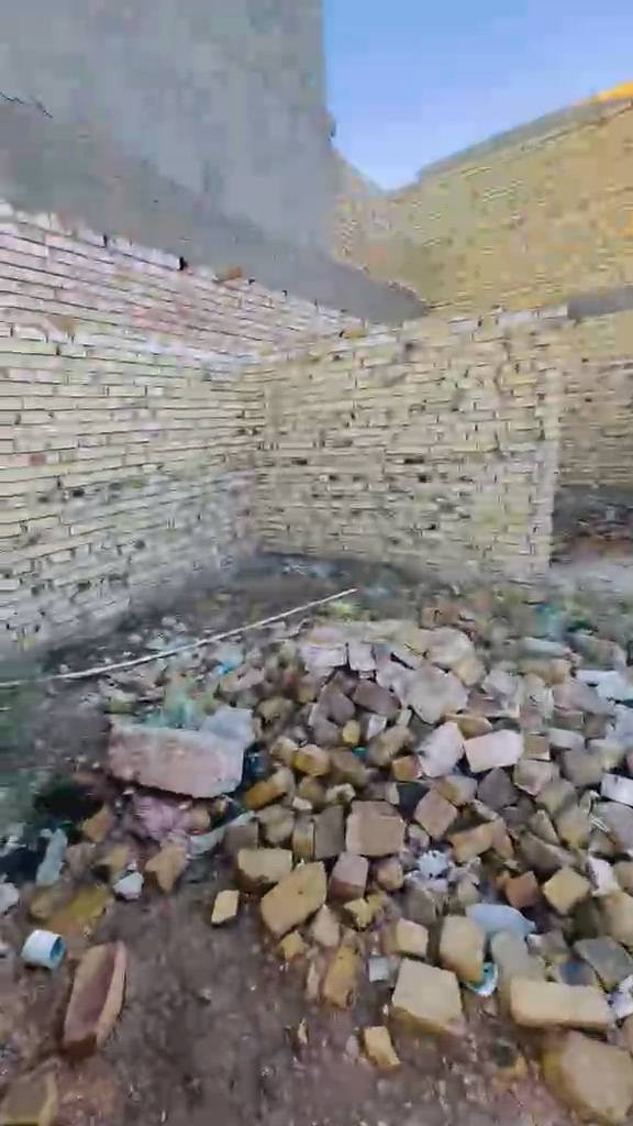 السلام عليكم هيكل 185 متر للبيع طابو زراعي سند 25 مع كافه الخدمات عرض الشارع 15 متر الموقع شارع 100 قرب جسر المشاه يبعد عن شارع 100 حوالي 100 متر تقريبا السعر 60 مع مجال بسيط *********** حلة, بابل
