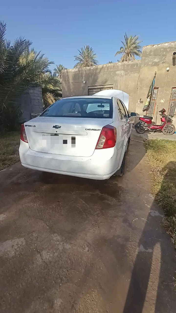 سلام عليكم عندي اوبترا 2011 بيع او مراوس حسب القناعه سياره حلوه ونضيفه محرك وكير خير  من الله تبريد شغال باتري تايرات جديده السياره بيها قطعه نص صبغ مقفوله من التبديل من والضربه وسعر السياره 75 بيها مجال السياره رقم كربلاء باسم واحد عرف ومضمون مكان سياره كربلاء طويريج ناحيه الخيرات رقم الهاتف *********** وبالعافيه علي اخذها
