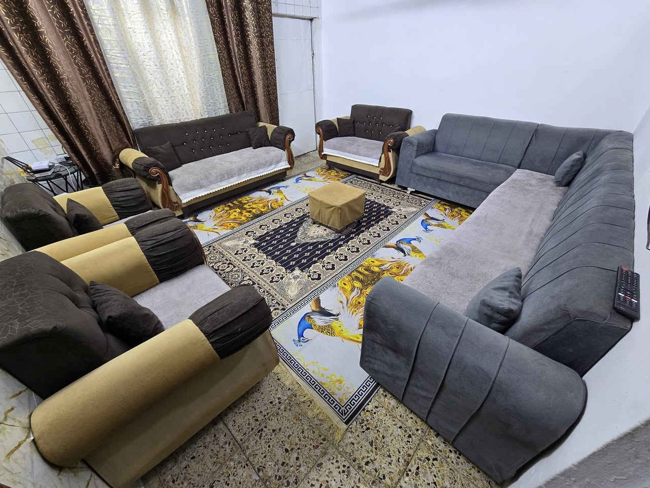 السلام عليكم تخمين للبيع بسعر مناسب هنا ومفرشهن بس لمفرش سعره ب٥٠ ماخذته وحده ثنينهن ب300 ***********
