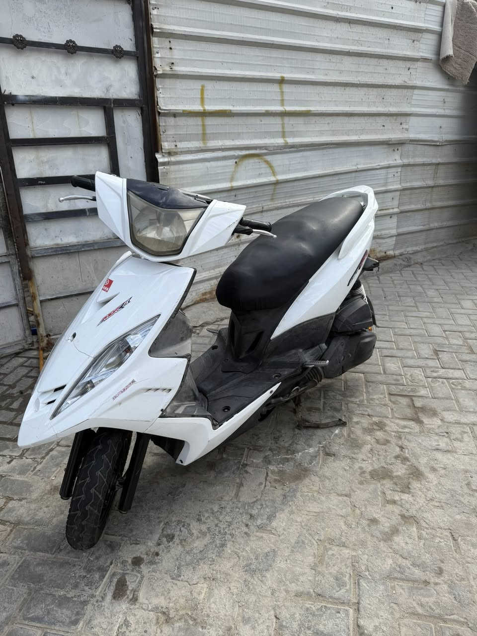 السلام عليكم جيتي ار كامله مكمله مكينه ناعمه كهربائيات كله شغال لايت زنن اصلي كلج امامي رياضي نقصهة بس جامعه اشاره خلفيه وقايش تعبان سعر 700 مكان بغداد مدينه رقم ***********
