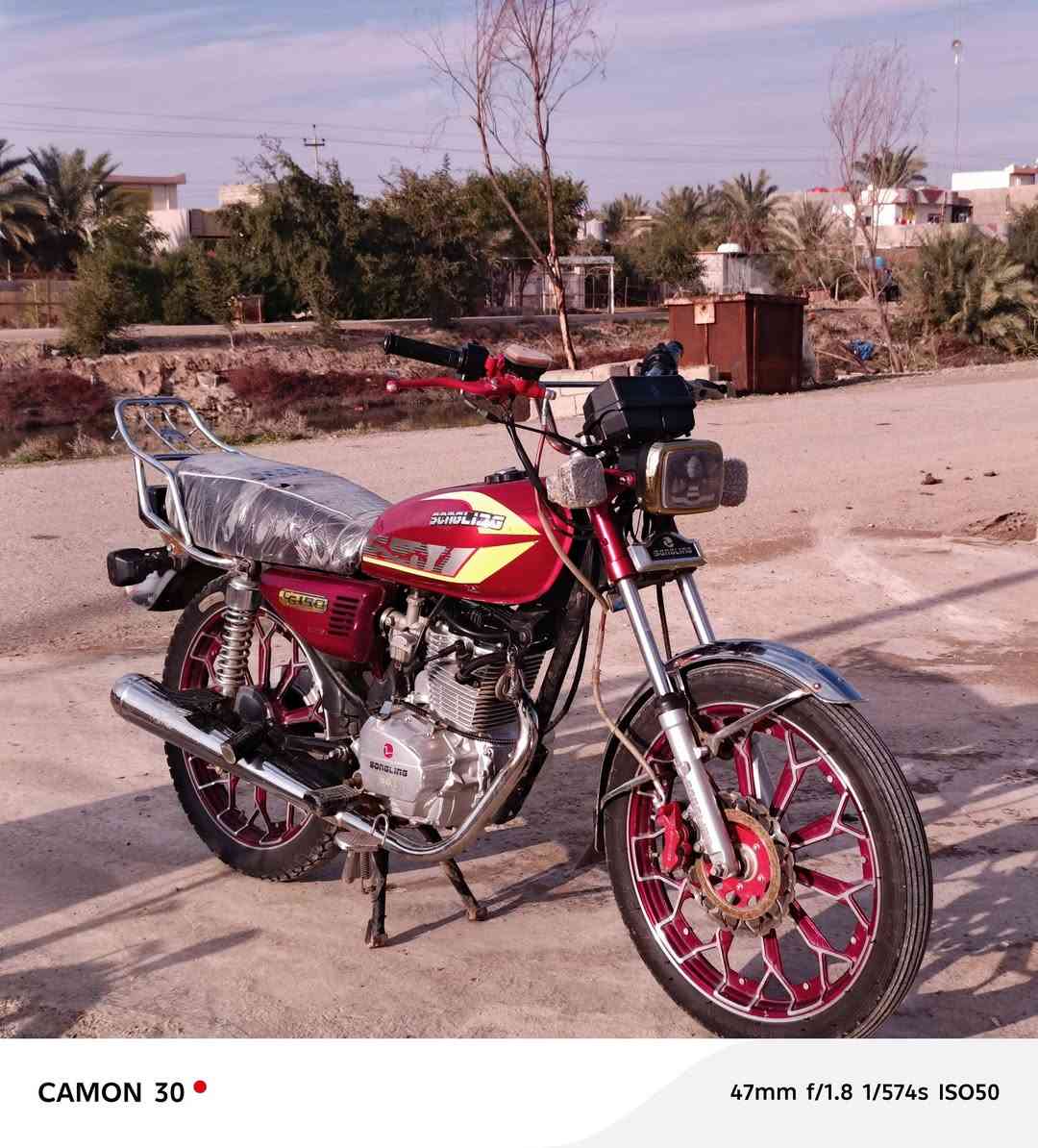 السلام عليكم
لبيع دراجه سيفان 24 دراجه حلوه مرتبه ماناقصهه شي 
خير من الله باتري جديد كهربائيات كامله 
مكاني ناحيه السلام سراجق 
سعر 550 وبيهه مجال 
رقم الهاتف ***********
