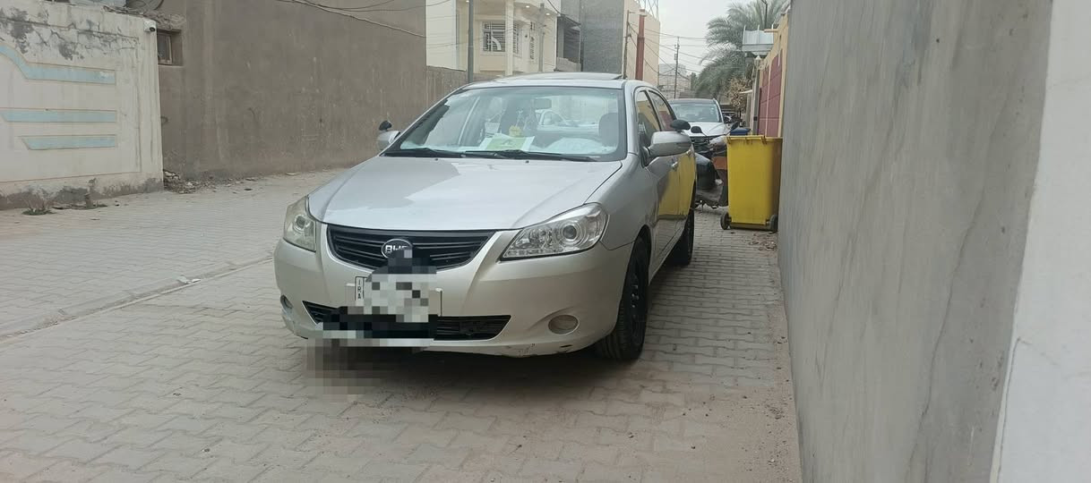 السلام عليكم بي وايدي بدون كصه مكفول من السرقه والعشاير موديل ٢٠١٣فول مواصفات تبريد تخم تاير حداديه كامل***********
