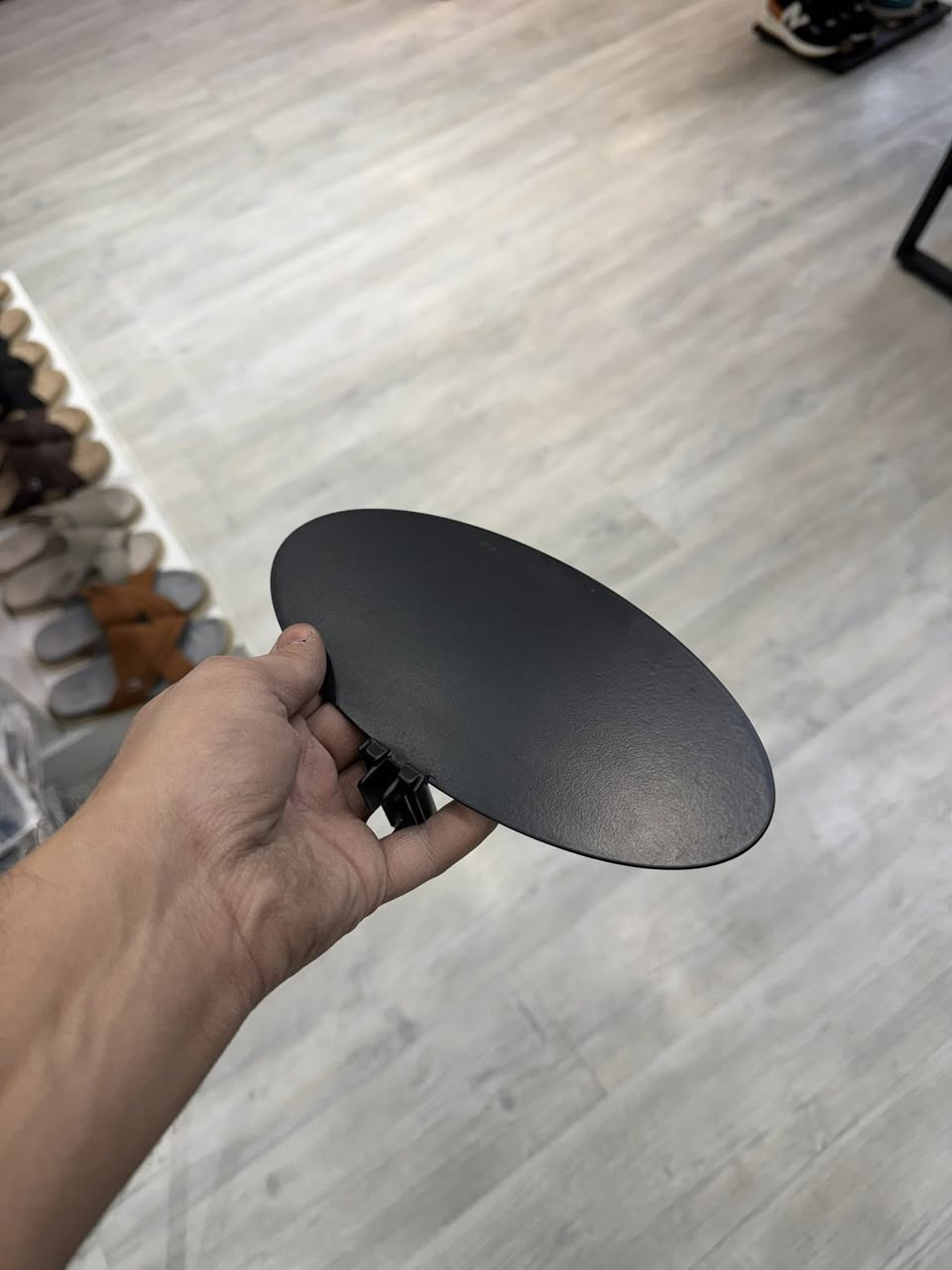 ستانات احذيه عدد 5 زاىد 50 حمالات وستاند شكل داىري عدد واحد رقم *********** بصره
