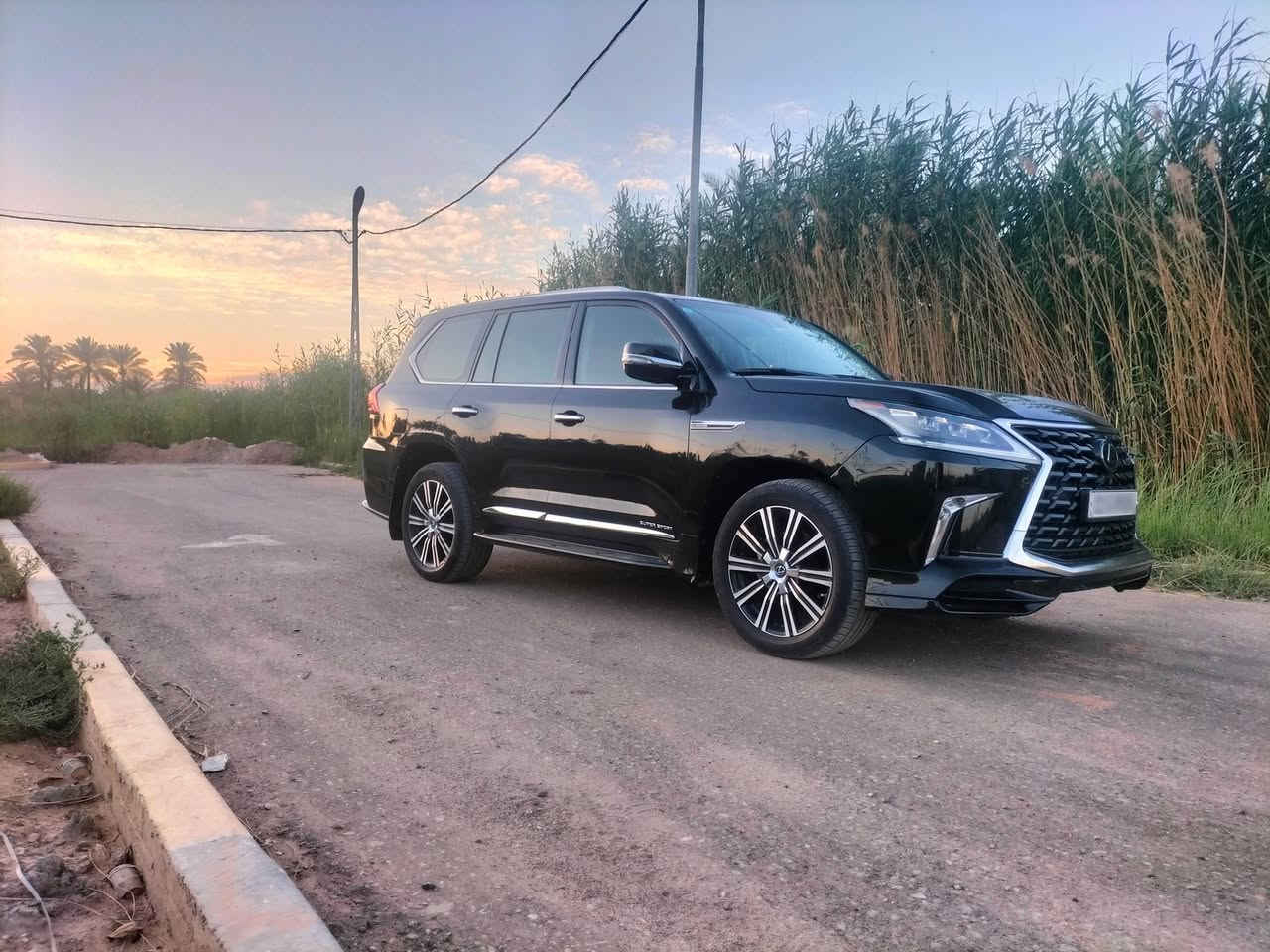 لكزس LX s خليجية
محرك 8 سلندر 5700 
مغلفة PPF بالكامل 
سونار موجود 

مكان السيارة كربلاء المُقدسة 
*********** اتصل او تواصل على الواتس آب
