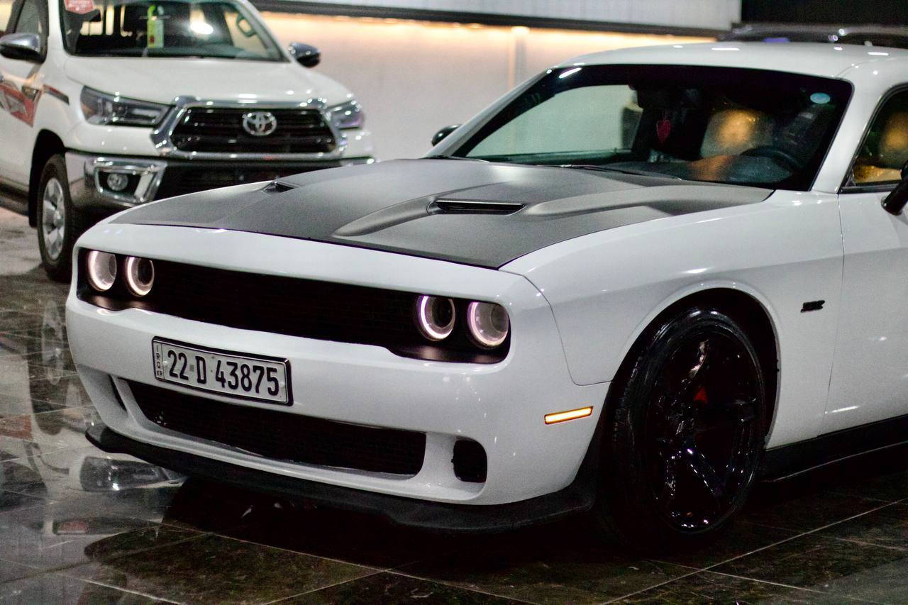 دوج جالنجر مودیل 2016 SXT
السيارة اربع قطع ونص صبغ
بجم كبس
 السيارة جديدة كاملة وبدون نقص
محرك كير شرط
 مواصفات : 
شاشة كبيرة
سماعات الباين
فول تحكمات ستيرن
شفتات ستيرن
كشنات كهرباء
داخل ابيض
كامرة
ديفوزر
برمجة محرك SRT يعني طيارة
صوت صالنصة تحكم ريموت
رقم اربيل
للتواصل:
*********** اتصال فقط
*********** واتساب او فايبر فقط
مكاني السليمانية
