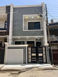 دار 100متر للبيع 🏠 السلام عليكم   العنوان بغداد حي الجهاد  مساحة البيت...