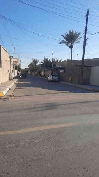 ⭕️تسلسل: 1028
🟢للبيع عقار تجاري ركن يحتوي على دار سكني وثلاثة محلات تجارية في الفلوجة حي المعتصم قرب صيدلية الاوفياء 🏡
            
                     📢 على بركة الله 📢
📍نوع الملك = طابو صرف سند     
📍المساحة بالسند= ٣٢٦ م
📍المساحة واقع الحال: ٣٤٠ م
📍الابعاد : ٢٠م ❌ ١٧ م
📍 شارع : ٢٠ م وشارع ١٠ م
📍بناء طابوق الثمانينات 
🟢يحتوي على ثلاث محلات تجارية مستأجرة بمبلغ ٥٠٠ الف دينار شهرياً 

🟢مشيدات الدار ويحتوي على
غرفتين نوم وصالة ومطبخ ومدخل وصحيات وحمام

✳️سعر بيع العقار : ٣٦٥ مليون دينار قابل للتفاوض

🟢مكتب دجلة الهندسي للعقارات حي الجولان قرب صناعة الجولان للسيارات مجاور سوبر ماركت الهلال
للاستفسار  الاتصال
‏‭٠٧٥٠ ٦١٤ ٦١٩٠‬
‏‭+٩٦٤ ٧٨٢ ٩١٧ ٤٧٠٨‬
