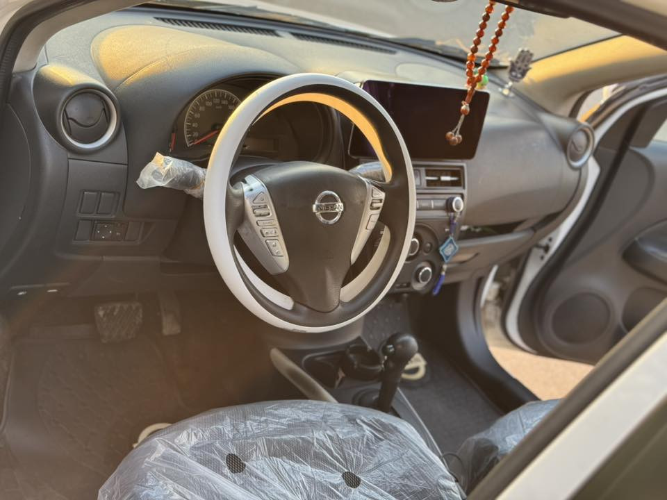 نيسان سني مصري 2023 
السياره خير من الله جديده 
السياره كفاله بس الجاملغ الي ماشر عليه بارد
ولباب الخلفي ٣ أصابع بارد مكانها بغداد 
***********
