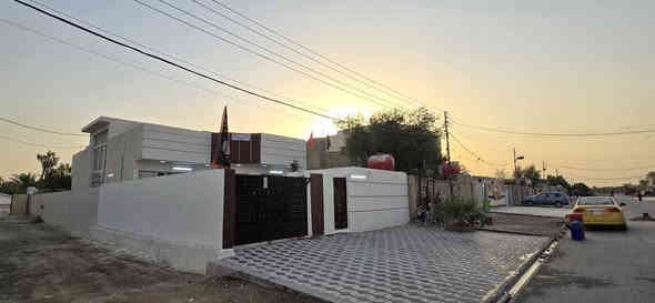 بيت للبيع  (   ركن ) حي طارق على قديم قرب شيخ كاظم صلف
المساحة.   360 م
الواجهة. 12 م
النزال. 30 م
يحتوي على  كراج وحديقه وصحيات واستقبال ومطبخ وصاله على  عرض البيت و2 غرف نوم و السطح كامل شتايكر 

السعر ١٥٠  وبي مجال 
الاستفسار على  هذا الرقم.    ***********
