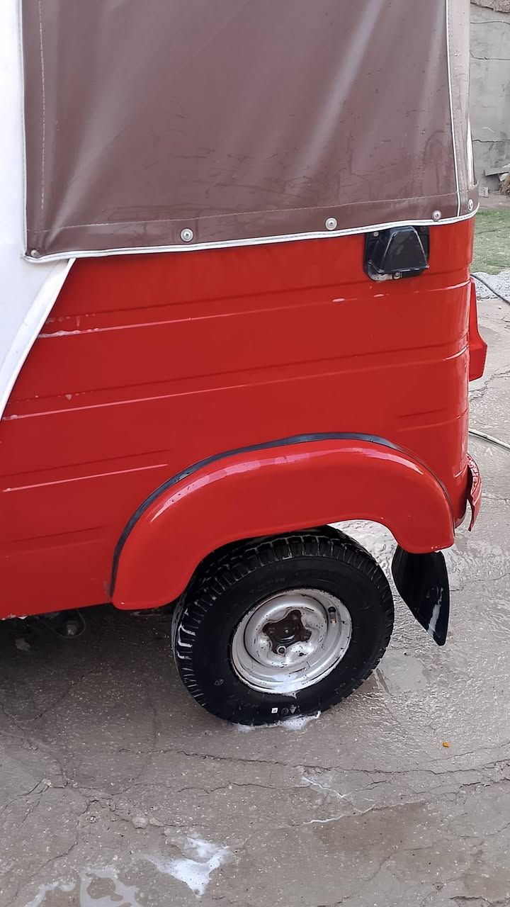 سلام عليكم تكتك للبيع 18 شهر 8 رقم وسنويه تحويل ثاني يوم تكتك ما نقصهه اي شي كبل لشارع تكتك خير من الله سعر 5500 كماليه معوقين رقم ***********
