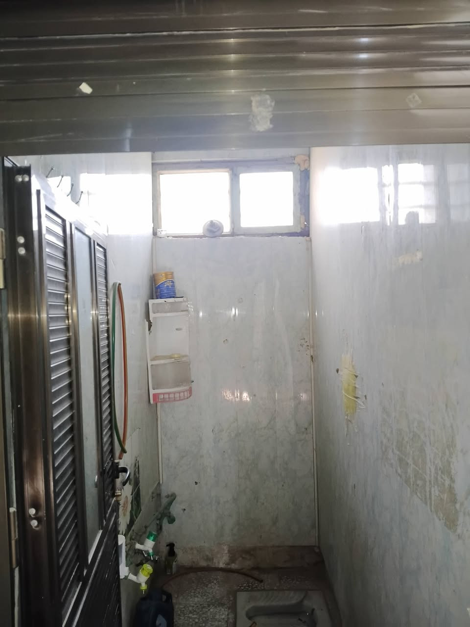 شقة للرهن او للأيجارحي السلام في النجف
( 50 م)طابق ثاني من بيت على ساحة.باب ودرج منفصل
( 15 مليون)سنة قابلة للتجديد.
إيجار( 200 الف) مقدمة شهرين اجور الماء والكهرباء على صاحب الشقة. غرفة وصالة ومطبخ.تحتوي على سخان ومراوح وخط مولد وماطور ماء. مع سطح. خلف مجمع فيض المرتضى سابقا.(خلف الشارع العام)
مكتب الغدير للعقار
***********
