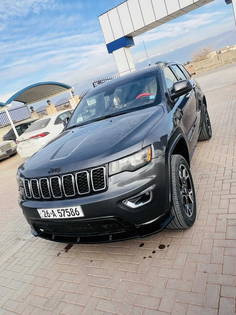 السلام عليكم
جيب لاريدو موديل 18 للبيع ماشيه 100 ميل 
ضرر بونيد  وطارف الجاملغ
مكان السيارة صلاح الدين 
***********
