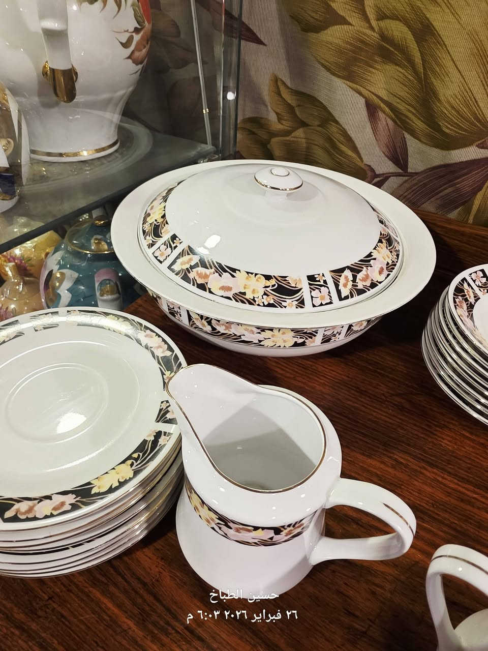 سيت طعام صيني قديم استيراد الاسواق المركزيه ٥٩ قطعه
٨ ماعون شطح حجم ٢٦ سم 
٨ ماعون شطح حجم ٢٠ سم
٤ ماعون عميق حجم ٢٠ سم 
٧ ماعون شطح حجم ١٧ سم
٨ ماعون عميق حجم صغير 
٨ ماعون كوب 
٨ كوب 
١ سلطانيه حجم كبير 
١ سوب دان مزدوج 
قوري شكردان بدون قبق 
حليب دان


**إذا كنت صاحب هذا الإعلان وتريد حذفه لأي سبب، رجاءا أرسل رسالة إلى الدعم الفني**