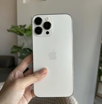 متوفر ايفون 13 برو ماكس  لون ابيض نظافة ‎%‎100  ذاكرة 256  بطارية85 بل...
