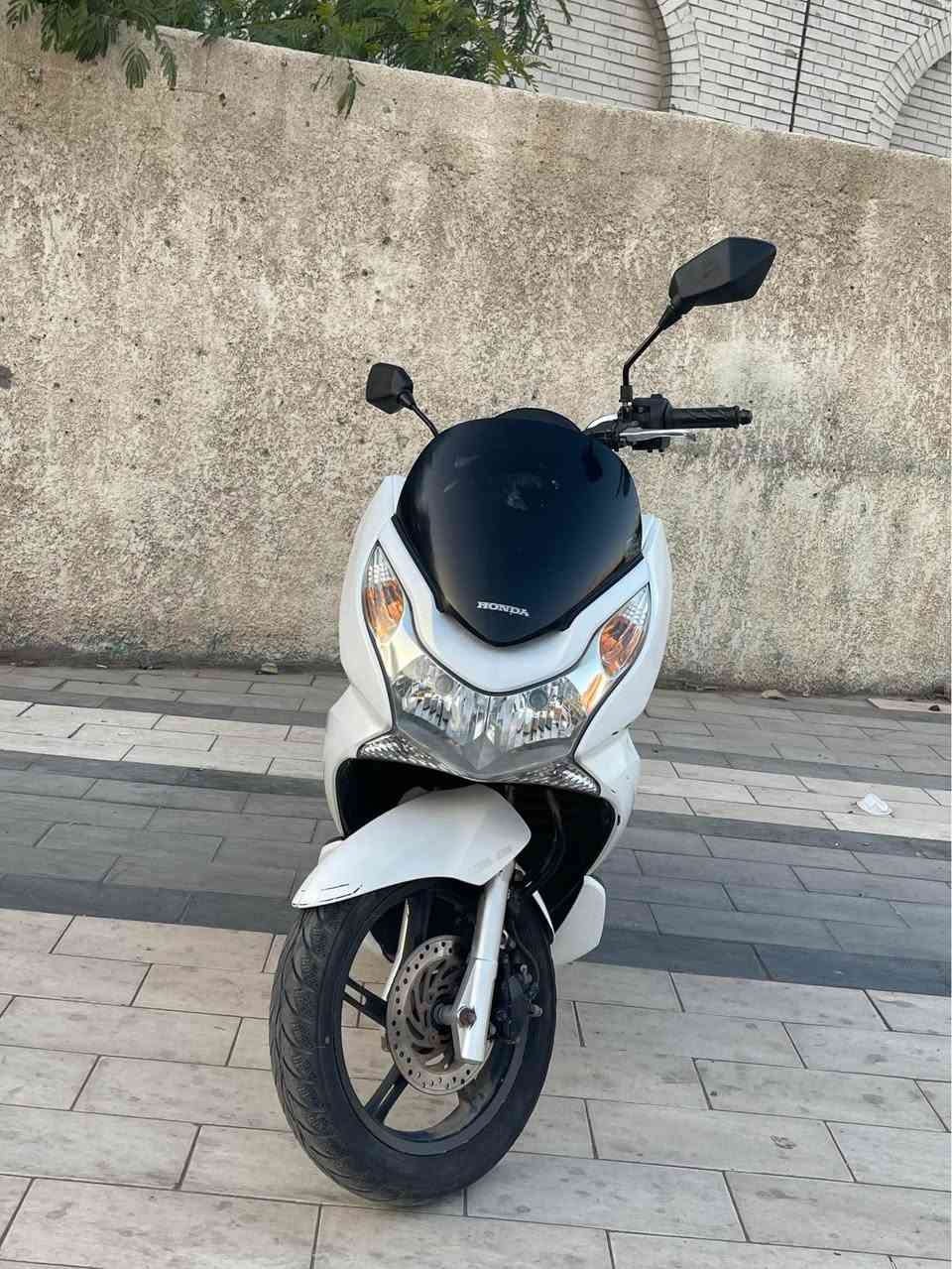 السلام عليكم للبيع دراجه pcxجيل الاول دراجة مال رمبه مديل18 ماشية٤٣ الف ماخذها رمبه الدراجه وأعلى ايدي حجم مكينه 150ياباني الاصلي دراجه جديده مال جناي وعلئ ايدي
ياباني الاصلي دراجه كامله أستان كهربائي تدفئه بل يدات حساس ازدحام سويجات ٢حرف Aدراجه جديده الدراجه مكينه لوك شلعه معدل خير من اللّٰه دراجه تكول جديده بمعنئ الكلمه واحلا من الصور مال جناي المكان بغداد دراجة مكفوله اي نقص مابيه
السعر١٤٥٠
مليون وربعميه وخمسين 
اي استفسار *********** بغداد, العراق
