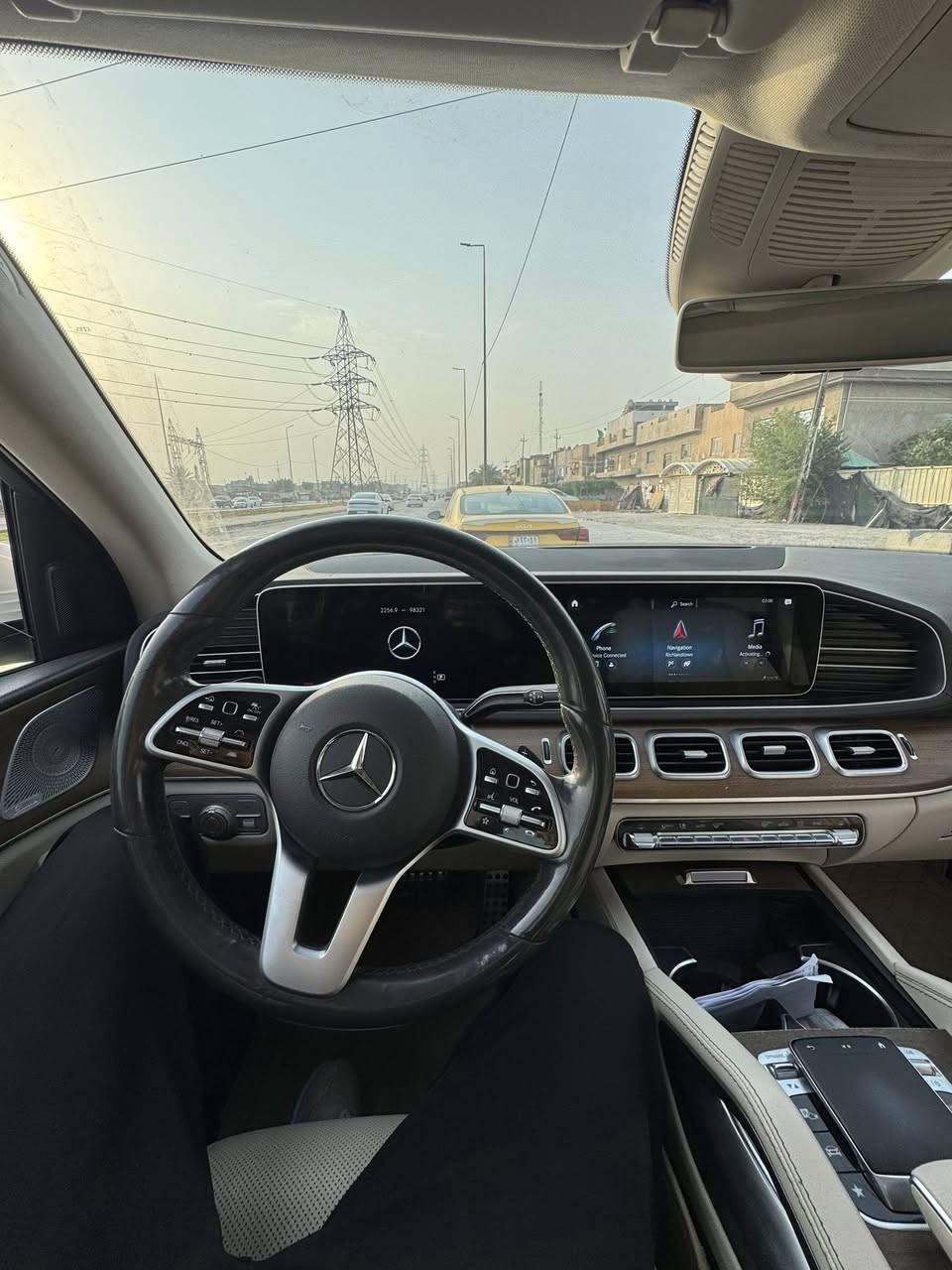 السلام عليكم.. للبيع سيارة مرسيدس GLS 580 (المحرك الجبار 8 سلندر)، السيارة قمة بالنظافة، وجاهزة للاستخدام وباسمي تحويل ثاني يوم بمرور بغداد.
 الموديل: 2020
 المحرك: 8 سلندر توين توربو (V8 BiTurbo) سعة 4.0 لتر - قوة وعزم جبار مع تقنية EQ Boost الهجينة.
 الممشى: 62 ألف ميل فقط.
 نظام الدفع: دفع رباعي مستمر (4MATIC).
 الرقم واللوحات: رقم بغداد والسيارة باسمي.
✨ أبرز المواصفات:
 سقف فتحة (سلايد روف).
 3 قطع كراسي (7 مقاعد) جلد طبيعي فاخر تحكم كهربائي كامل.
 كراسي أمامية (تدفئة، تبريد، ومساج بوضعيات متعددة).
 نظام تكييف متطور وعزل حراري تام لكل راكب.
 شاشات Mercedes MBUX الكبيرة تعمل باللمس ونظام صوتي فاخر (Burmester).
 كاميرات 360 درجة (رؤية محيطية كاملة للمساعدة على الركن).
 رادارات متكاملة (تحديد مسار، مانع تصادم، مثبت سرعة تفاعلي).
 نظام تعليق هيدروليك (AIRMATIC) لراحة تامة على الطرقات والمطبات.
 أبواب شفط (Soft-close).
 إضاءة داخلية محيطية Ambient Lighting بـ 64 لوناً.
⚠️ حالة البدي والضرر ():
 السيارة بيها 3 قطع صبغ (جاملغ مبدل ومصبوغ + باب مصبوغ + بنيد مصبوغ).
 ملاحظة  السيارة بدون إيرباغ (ما طاك)، وبدون شاصي ولغد، الدواخل والأساسات كلها سليمة وجاهزة وكالة.
📍 مكان السيارة: بغداد.
💵 السعر المطلوب: 50,000 دولار (5 دفاتر) وبيه مجال .
📞 للتواصل والاستفسار 
رقم الهاتف: ***********
متواجد واتساب.
