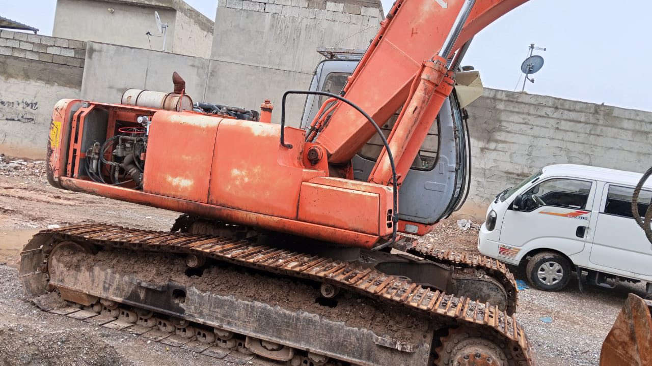 السلام عليكم للبيع حفارة فيات هيتاشي مكفوله موديل ٩٩/رقمها شمالي  مكان الحفارة كركوك 
حجم /٢١٥ تبريد مأسية نقارة السعر ٢٩٠$وبيها مجال 
رقم صاحب الحفارة /***********
