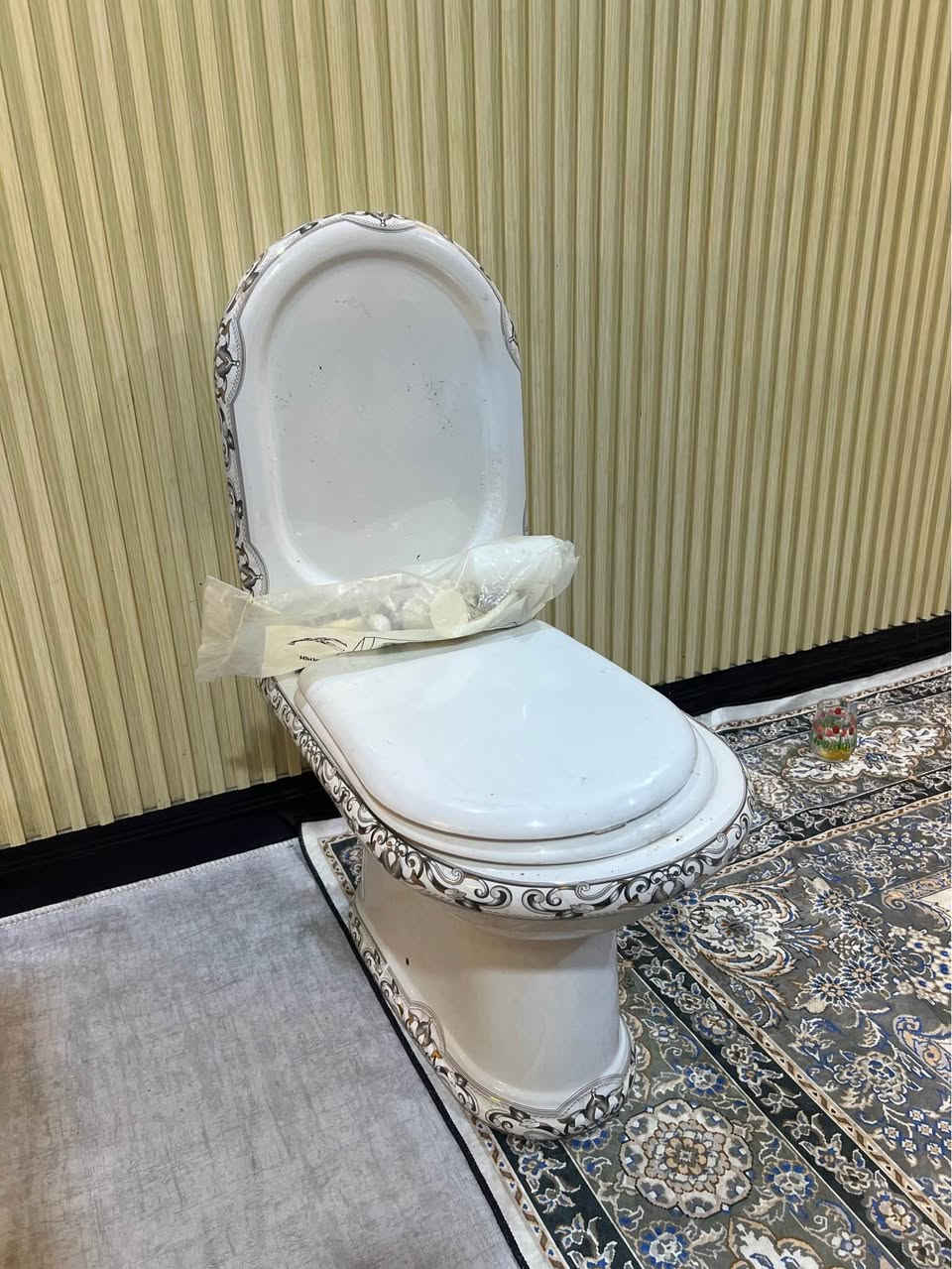 السلام عليكم غربي جديد غير مستعمل زايد عندي العنوان الجمهوريه للاستفسار *********** واتساب البصرة, العراق
