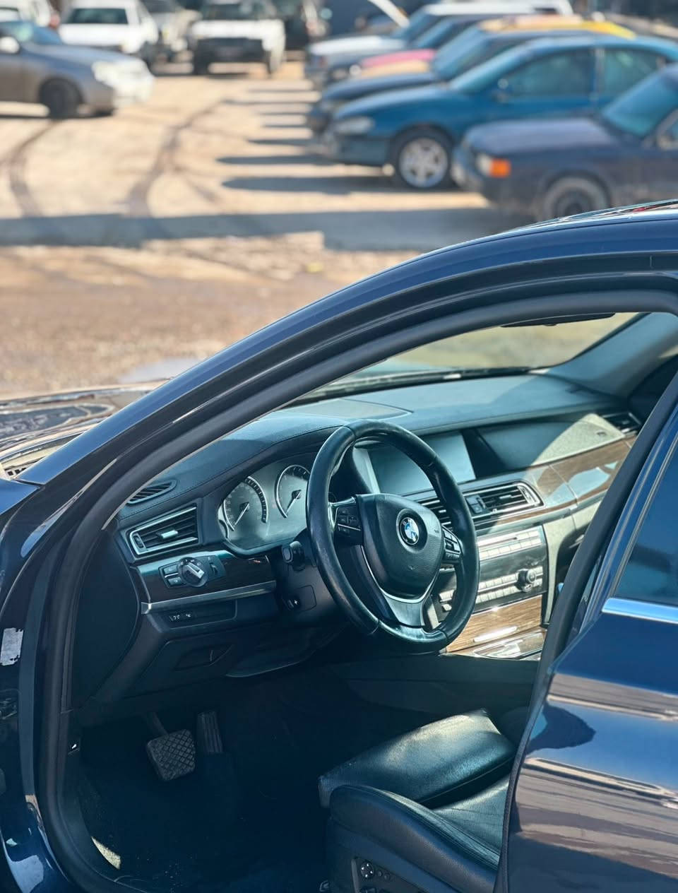 BMW 
740i
بیئێم مۆدێل (٢٠١١)
مەنەفێس کامل (٢٠٢٥) داخڵ بوە 
کامێرە ٣٦٠ پلە 
درگا ساحب
سڵایت
داتاشۆ
لایت عەدەسە
بێتۆڕبۆv6
گێڕ کوبرا
بەشەرتی گێڕو مەکینەو پێشو دوا کەپس
بۆ زانیاری زیاتر پەیوەندی بکە بە (***********)
