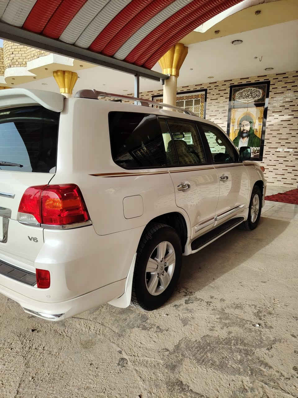 السلام عليكم من رخصة مدير الكروب
تيوتا لاندگروز مديل 2015 السياره كفاله عامه ع وضع الشركه استختام شخصي فول مواصفات السياره افطيميه ماشيه 112شرط الفحص تخم تاير جديد سبير منازل عشركه مكينه 6سلندر رقم بغداد *********** 
*********** مكاني بابل السعر 4شدات و5 وبيه مجال بيع مستعجل
