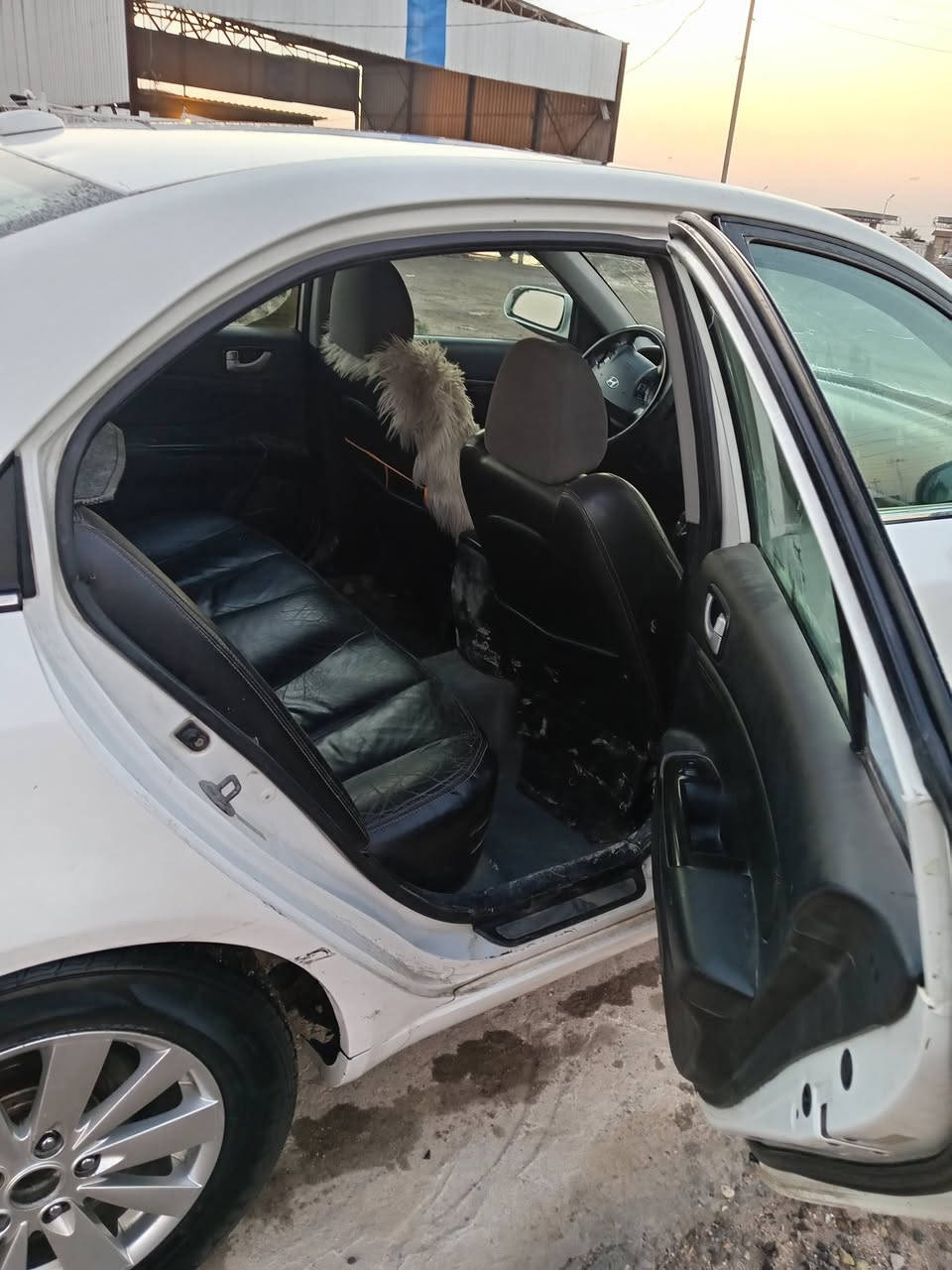 السلام عليكم
للبيع سوناتا موديل 2008
فوال مواصفات 1/1
مكينه 3300
رقم بغداد الدولي وهزه جديده
تحويل مباشر
صدر امامي خلفي جديد
تخم تاير جديد 
السعر 90 $ بيها مجال قليل
مكاني سوك الشيوخ 
***********
