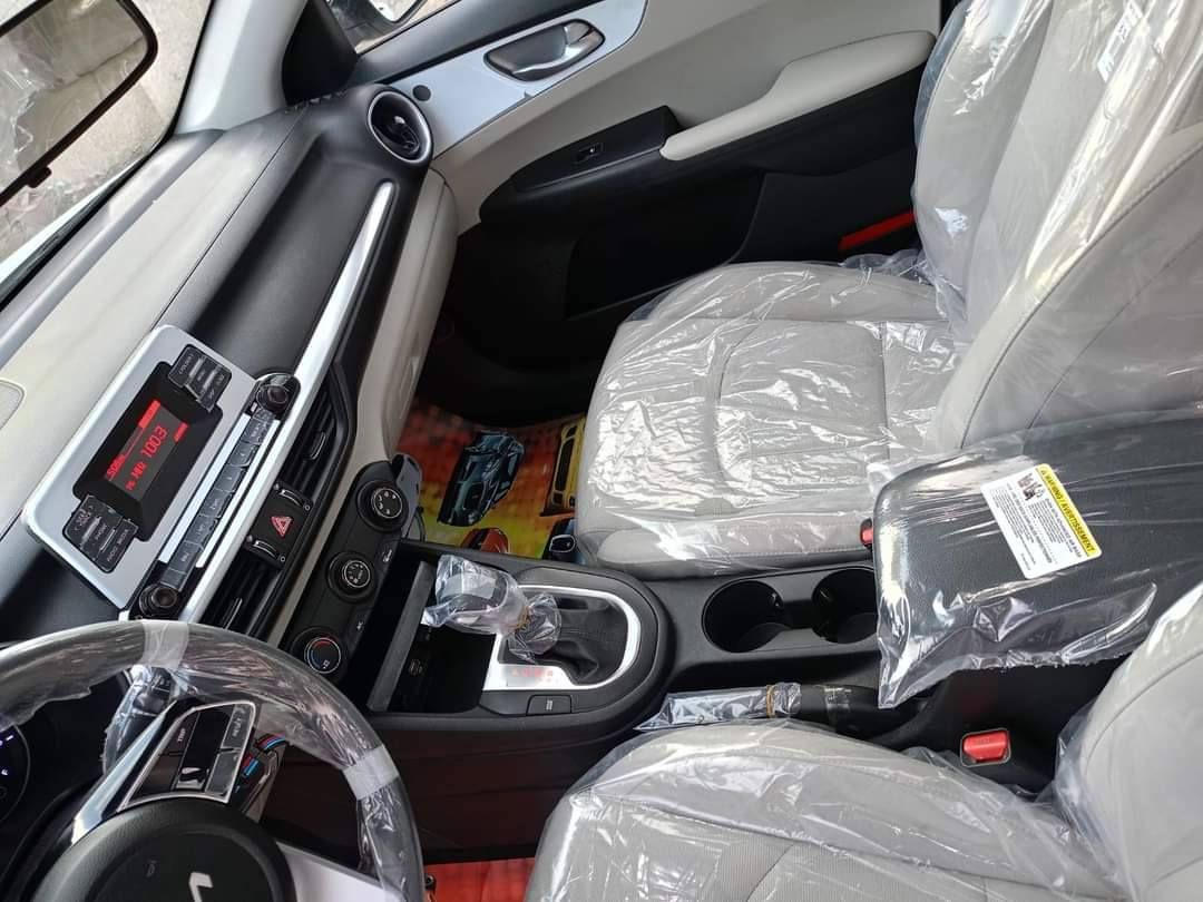 السلام عليكم
كيا سيراتو موديل 2022 
السيارة مكفولة كفاله عامه من الصبغ و التبديل و البارد حته من الشخط من الرقم للرقم 
محرك 1600 دوش 
ماشية 50   الف حقيقي 
مواصفات فول استخدام شخصي 
1- فتحة سلايت 
2- اشاير بل مري 
3- ويل كب اصلي 
4- تبريد قطعتين 
5- شادلهة شاشة اصلية ابل كاربلي
6- وشادلهة منضومة زنون اصلية 
7- بيهة سويجات عدد 2 مال الشركة
8- حساس خلفي 
9- لدات امامية + بروجكترات امامية 
داخل السيارة لونين اسود و بيجي 
السبير و العدة مالتهة بعدهن بحالة الوكالة مانازلات 
الشراي يتصل ***********
