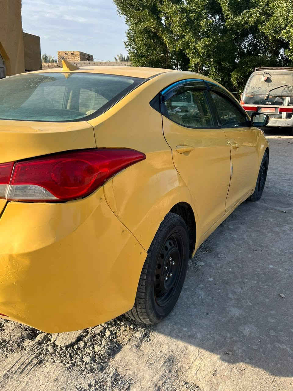 السلام عليكم النتره مديل ٢٠١٣ مكينه 1800 سياره رقم نكليزي تريد تحويل تريد وكاله جاهزه من كلشي مكينه وكير وحداديه وتبريد تايرات منضومه زنون شاشه سياره فول تحكم اشاير بل مرى فتحه باتري جديد خطها جوال السياره متجايه ابيع هل موجود تكلب وتاخذ  لاتخابرني تكلي شبيها متجايه السياره ما اكفل بس الكتبته 
مكان سياره ناصريه سوق الشيوخ السعر74 وبيها مجال قليل 
رقم صاحب سياره***********
