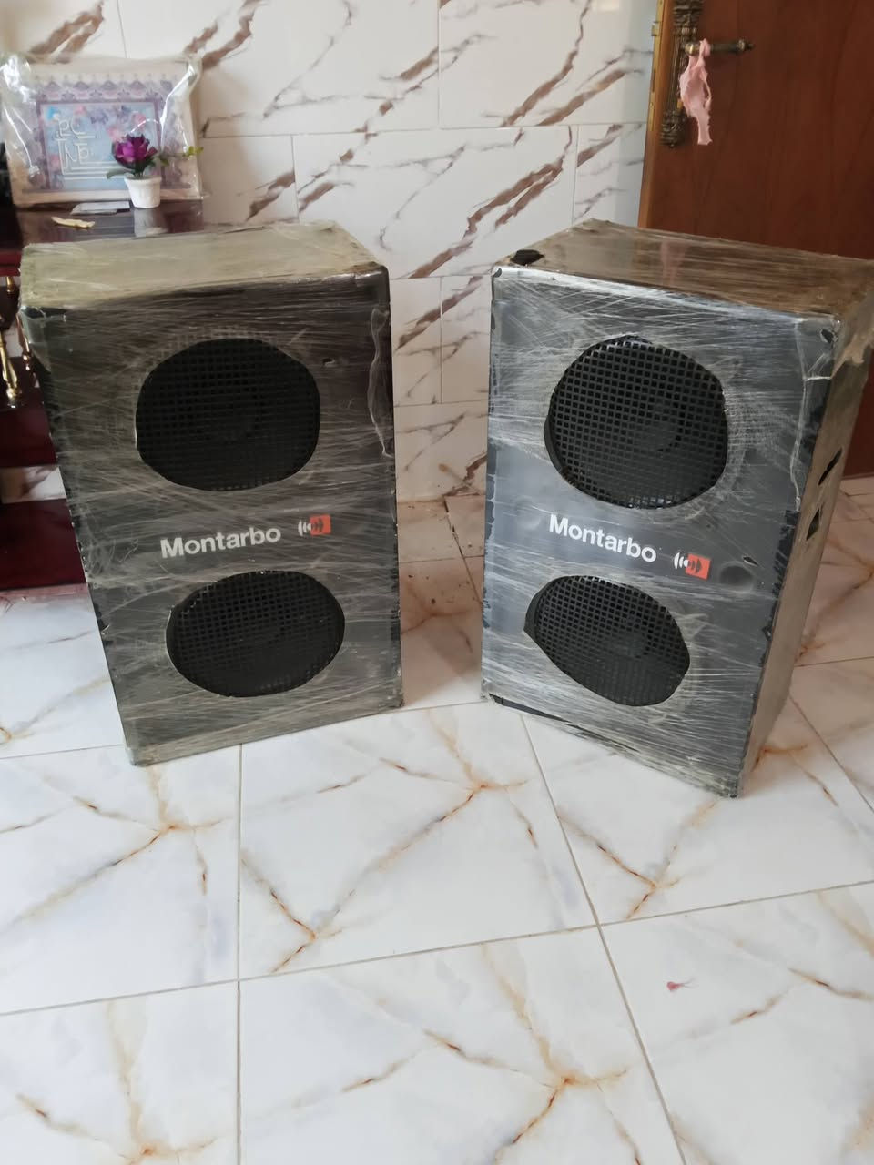 سلام عليكم خدمه الحسين ع.
زوج سماعات هندي اصلي كفاله 
جهاز جاسكو خط اربع مخارج سماعات فول نضافه 
مكسر جديد ماعرف نوعيته بالكارتون.
الشراي يقيم بما يرضي الله وياخذ..
*********** واتساب
