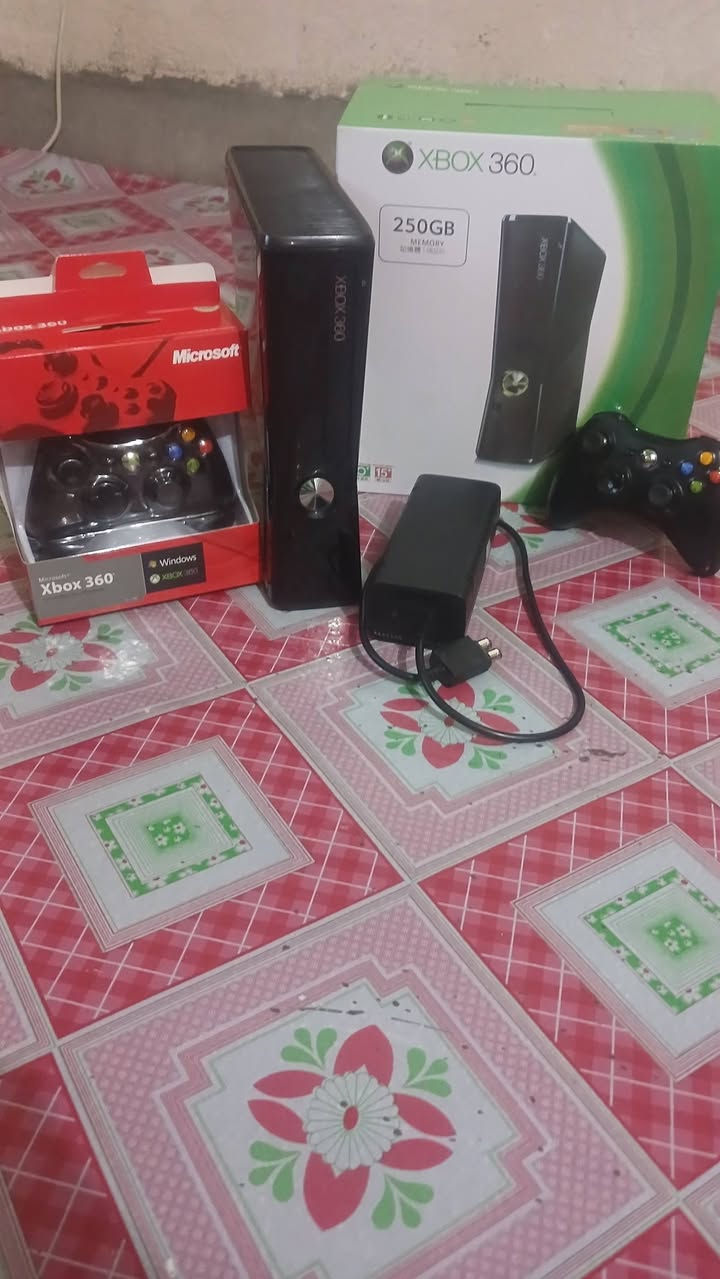 اكس بوكس 360 باله مهكر كامل الملحقات وبي 29 لعبه الاستفسار تفضل خاص او التصال على هذا الرقم *********** واتساب
