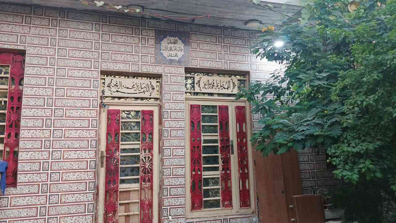 السلام عليكم بيت للبيع مساحه 240متر بناء جديد صقف واساس صب وسيراميك بناء جديد وحديث
استقبال 5×7
صاله5×10
مطبخ حار وبارد 4×7
غرفه نوم عدد٢ كبار
صحيات خارجي وداخليه 
مناور ٢
حديقه جبيره 
عنوانه الحولي الجنوبي فلكة مضفر عمود ١٤٢
سعره ٥٠وبي مجال ويرهم اقصاد ايضأ 
استفسار اتصال ‏‪***********
ملاحظه البيت طابو زراعي
