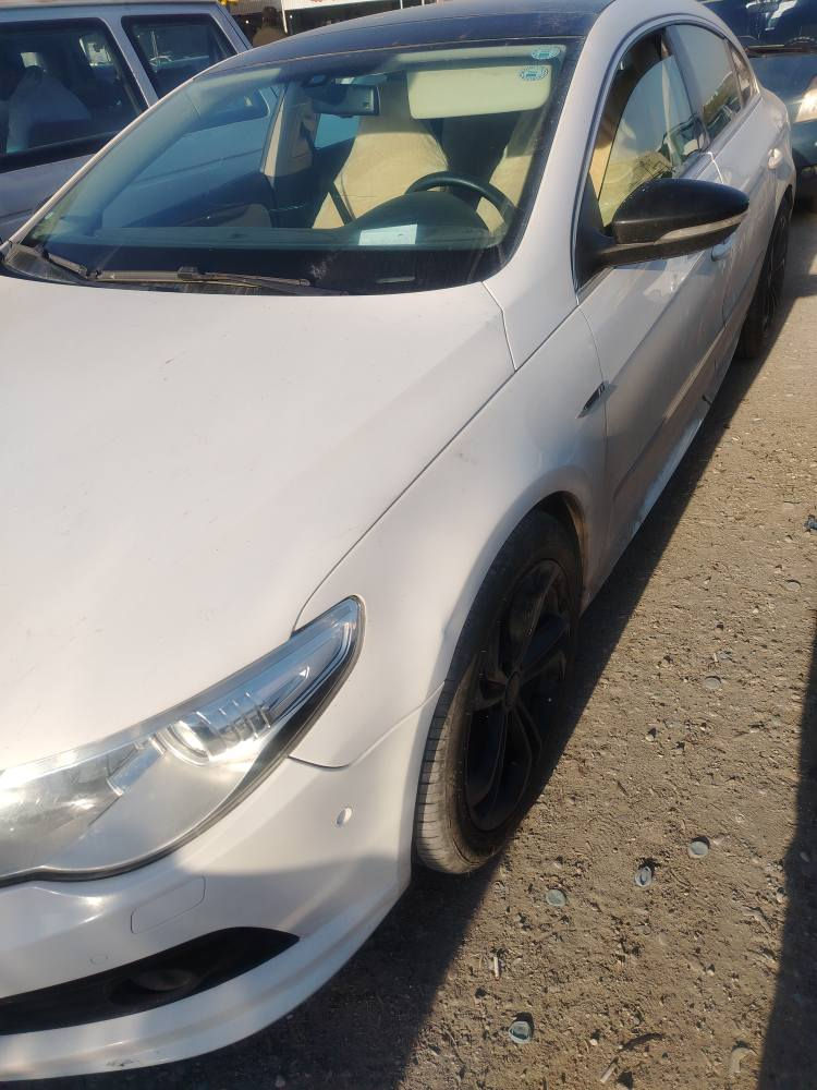 Passat cc 2012 Rline

فول مواصفات 
ثلاث قطع بيها بدون دواخل
ماشية 221000 كيلومتر
محرك شرط
گير شرط 
تحويل شرط
غرامة شرط
سعرة 90 و بيها مجال

***********
