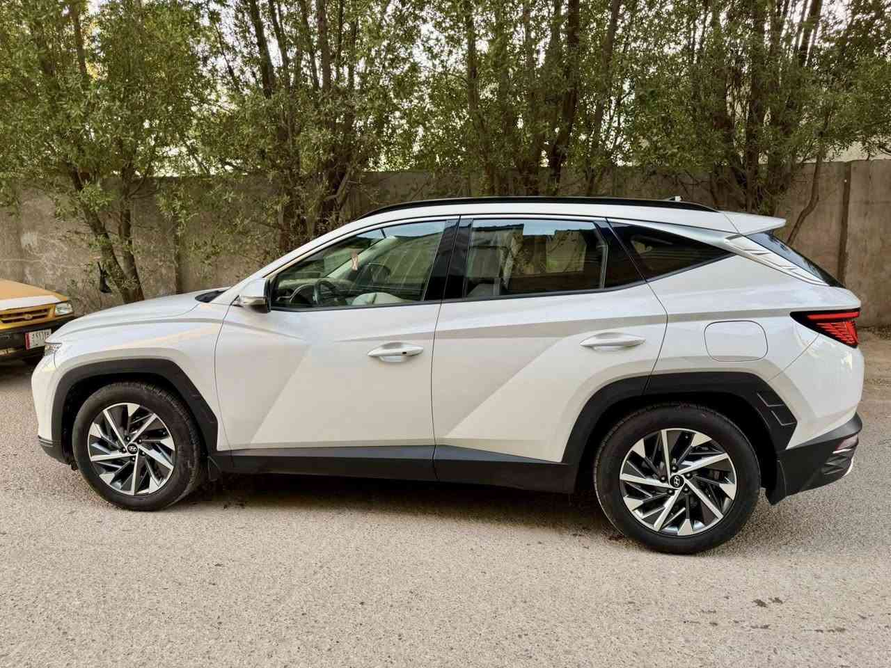 سلام عليكم
هيونداي توسان 2022 خليجي  ب اسمي شخصيآ 

السعر : 198$  وبيه مجااال 

اتصال : ***********

سياره مكفوله كفاله عامه من صبغ وتبديل  وكفاله من لا كير ومحرك فقط بارد ب ب جاملغ خلفي اقل من شبر ؟ سونر مرفوق

 فول مواصفات عدى البانوراما
‏
‏حجم المحرك 2000

ماشيه 68 الف 
‏
‏شاشه دجتل
‏تشغيل بصمة 
‏تشغيل عن بعد
‏AIRBAG عدد 2
‏سايد بريك دگمة   
‏بك لايت LED
‏كروس سرعه
‏اتو هولد اريل نفيكيتر
‏مقاعد امامية كهرباء 
‏بردات ابواب خلفية 
‏حساسات امامية 
‏حساسات خلفية 
‏حساس كشنات
‏تحكم مقود كامل
‏بصمات عدد 2 
‏انارة ترحيب
‏مدوشمه جلد كشنات وارضيه
‏نقطة نزول منحدرات
‏نظام مانع تزحلق  ‏ABS
‏شاحن موبايل واير ليس  
‏اشاير بالمري والمري قابلة للطي 
‏مخرج AUX
‏مخرج USB
‏BIuetooth
‏مخرج منفذ الطاقة عدد 2    
‏درايف مود
‏(Normail - eco- sport t) 
‏كفاله عامه من جميع النواحي 

بغداد
