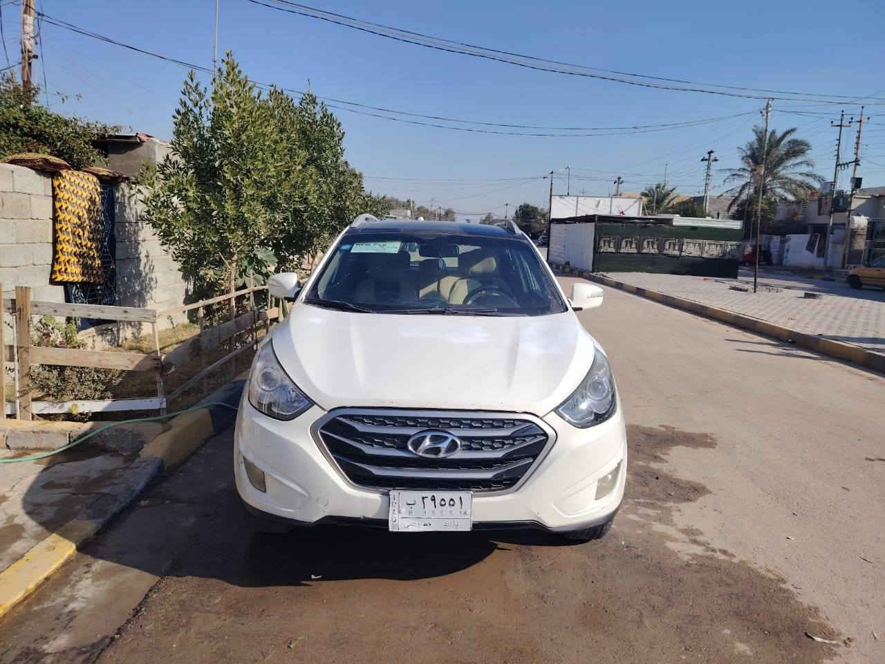 السلام عليكم توسان 2010  للبيع 
خليجي
مكينه ٢٤٠٠  اربعه سلندر  
سونار موجود قديم وجديد 
السعر  125  وبيهه مجال 
مكان سياره بغداد الحسينية رقم ***********
