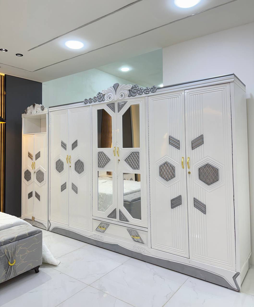 موديل جديد ومميز 🆕
......***********......☎️

توفر للحجز والتوصيل المباشر 

شغل عراقي نجاره تصميم تركي 
جميع متاجرنا ترحب بكم 💚 
غرف صاج عراقيه  تصميم تركي مميز 
وفرنا لكم مجموعه من الموديلات ✨
الغرف الصاج ✨ 

شغل وصبغ من اجود اعمالنا وباسعار مختلفه
غرفة اخشاب مكونات الغرفه
١/ كنتور
٢ /ميز مرايه
٣/ ميز بلازمه
٤ /زاويه كنتورية
٥ /سرير
٦/ تاج الجربايه
٧/ ناصي جربايه
٨/ قواعد جربايه
٩/ كومديات عدد٢ 

#الاضافات. شازلون مقعد /
شازلون مخزن/
دواشك طبية درجه اولى ضمان خمس سنوات استبدال/ 
#اثاث
#غرف_نوم_عراقية
#فخر_النجارة_العراقية
#رمضان_كريم
#عروض_رمضانية

ويانه غير طلبك يوصل لباب البيت باسرع وقت  سارع للحجز 

☎️للطلب والاستفسار يرجئ ارسال صوره الموديل و مراسلة الصفحة او عبر واتساب
***********
