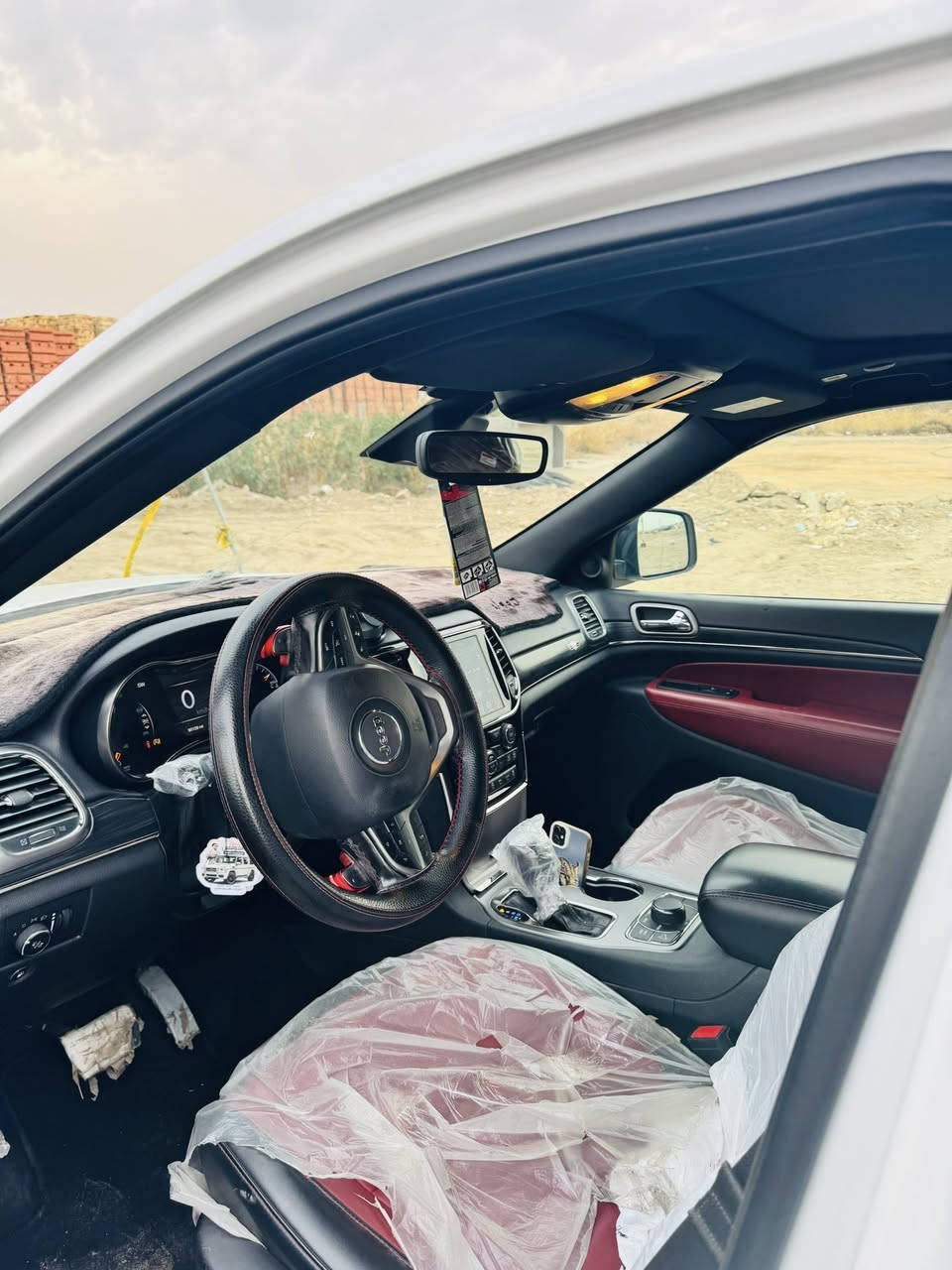 السلام عليكم 

جيب 2021S وكالة خليجية ام الرادار

وكاله هارلم داخل احمر بلادي 

السيارة ماشية٩٠ الف حقيقي

المواصفات ⁉️

رادار امامي

نقطة عمياء 

دفع رباعي 4x4 

المقاعد الأمامية كهربائية 

ذاكرة لحفظ وضعيات الجلوس 

المقاعد الأمامية مع تدفئة 

المقاعد الخلفية مع تدفئة 

ويل قياس 20 انج 

مقود السائق كهربائي 

تدفئة ستيرن 

سقف بانوراما 

شاشه كبيرة 8.4 انج 

نظام الملاحة (GPS) 

نظام خاص للطرق الوعرة 

مصابيح امامية زنون 

المصابيح الأمامية مع LED لايت 

كشافات ضباب بروجكتر زنون 

تشغيل عن بعد 

صندوق كهربائي 

حساسات أمامية 

حساسات خلفية 

كاميرا خلفية 

بخاخ ماء لتنظيف المصابيح الامامية 

مرايا بخاصية التعتيم الذاتي 

مرايا جانبية قابلة للطي 

بلوتوث تلفون 

محدد سرعة 

نظام تشغيل واطفاء اوتماتيكي للمحرك للتوفير من صرف الوقود ( Auto Start System ) 

نظام بريك اوتماتيكي ( Auto Break System )

رقم اربيل باسمي شرط التحويل

كفاله عامه السياره من الصبغ والتبديل والبارد والضربة

سيارة بحالة الوكالة

ارضيات الشركة ممفتوحات 

مكان السيارة الانبار الرمادي

للاستفسار 👇

رقم صاحب ســـيـارة ::***********
