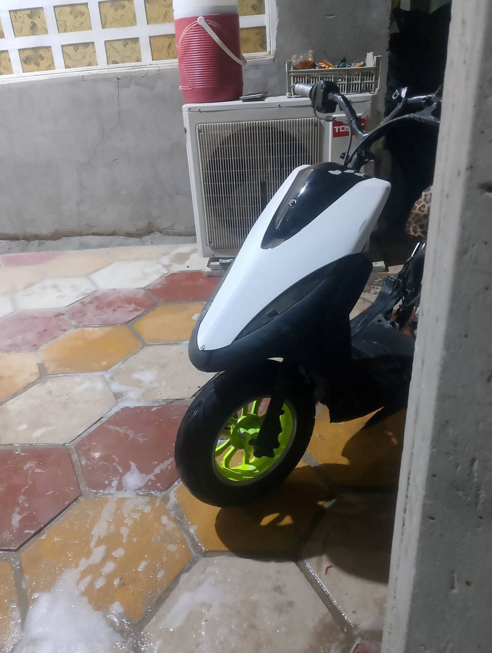 السلام عليكم دراجه ماكس عدله الدراجه مكينتها لفتح ول تجفيت بوشه 55 تواير المامي  والخلفي امس مبدلهن اكزوز رياضي اصلي شلعه فول مكاني البصره الزبير السعر 475وبيها لشراي شي غليل رقم الهاتف ***********
