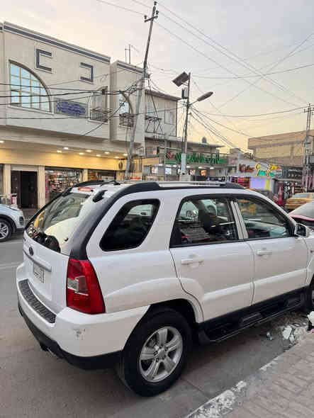 كيا سبورتج 2009 للبيع
مكينة ٢٠٠٠
اللون ابيض
رقم بغداد الماني
حادث جاملغ خلفي صبغ 
الامام ربع جاملغ مع الدعامية حسب ماموضح بالسونار 
كير ومحرك سليم 
تخم تاير جديد
بطارية جديدة
شاشة اندرويد

السعر ١١٧ وبيها مجال 

المكان بغداد الدورة 
***********
