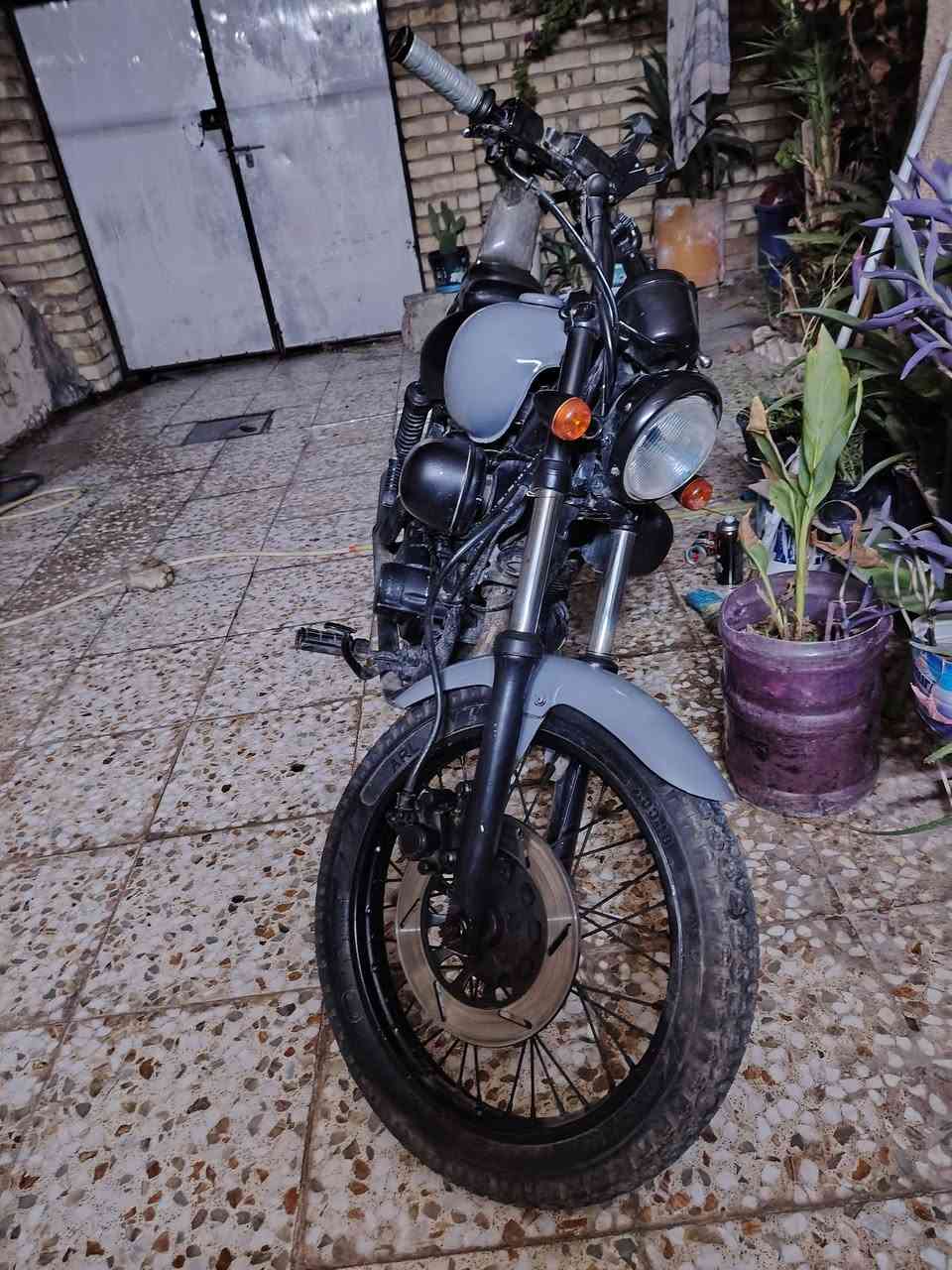للبيع
ياماها فيراكو 250cc
شغاله مكينه وكير وكهربائيات
المكينه عليها ادامه (مفتوحه)
مصبوغه صبغ عام للجماليه
بيها بس نضوح  دهن من قرص الزنجيل الخارجي
اعتقد بوربرينات سالفتها فقط
معدل 110 حقيقي
السعر 500 وبيها مجال
عنواني الحسينيه راشديه
للاستفسار ***********
