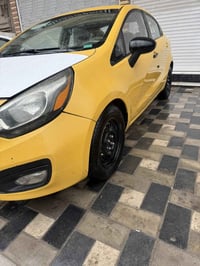 كيا ريو خليجي بدون حادث فقط بنيد مبدل موديل ٢٠١٣ مكينة ١٦٠٠ سيارة جاهز...