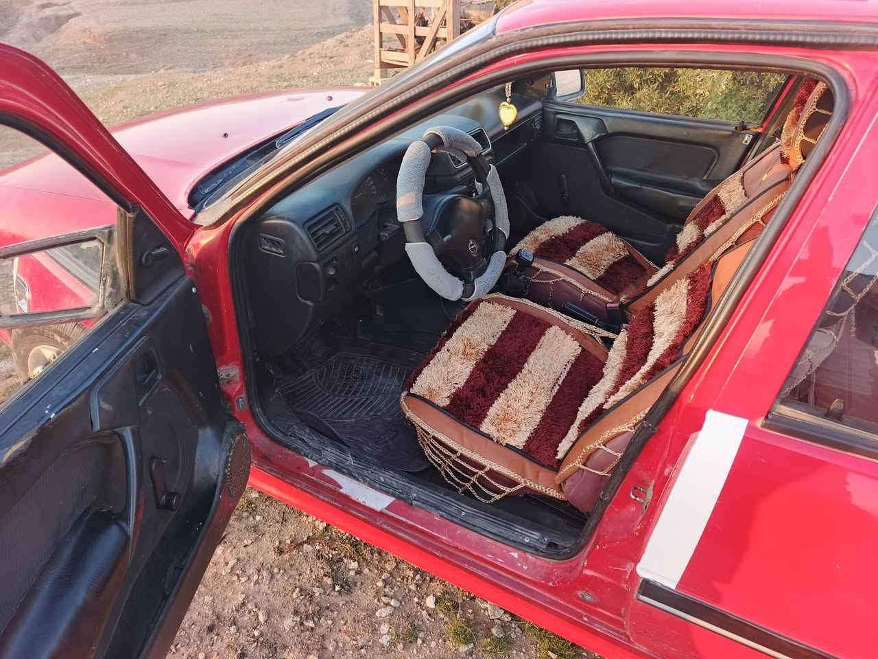 سڵاو فرۆشتنی خێرا ڤیکترا بەسەعری ئارم تا بڵێیت سەیارەکی جوان و بێ کێشەیە هەموو گیانی بەشەرت گێر مەکینە تەقەو ڕەقەی بەشەرت مەکینە بیست مۆدێڵ 1990سەنەوی ساڵێکە بەسەرچوە سەیارەکە چەکوشی پێوە نیە بۆیاغی خۆیەتی نموونەیە لە جوانی سەعری  32مەجالێکی زۆر کەم بۆ زانیاری زیاتر پەیوەندی بکەن *********** كويسينجاك, أربيل
